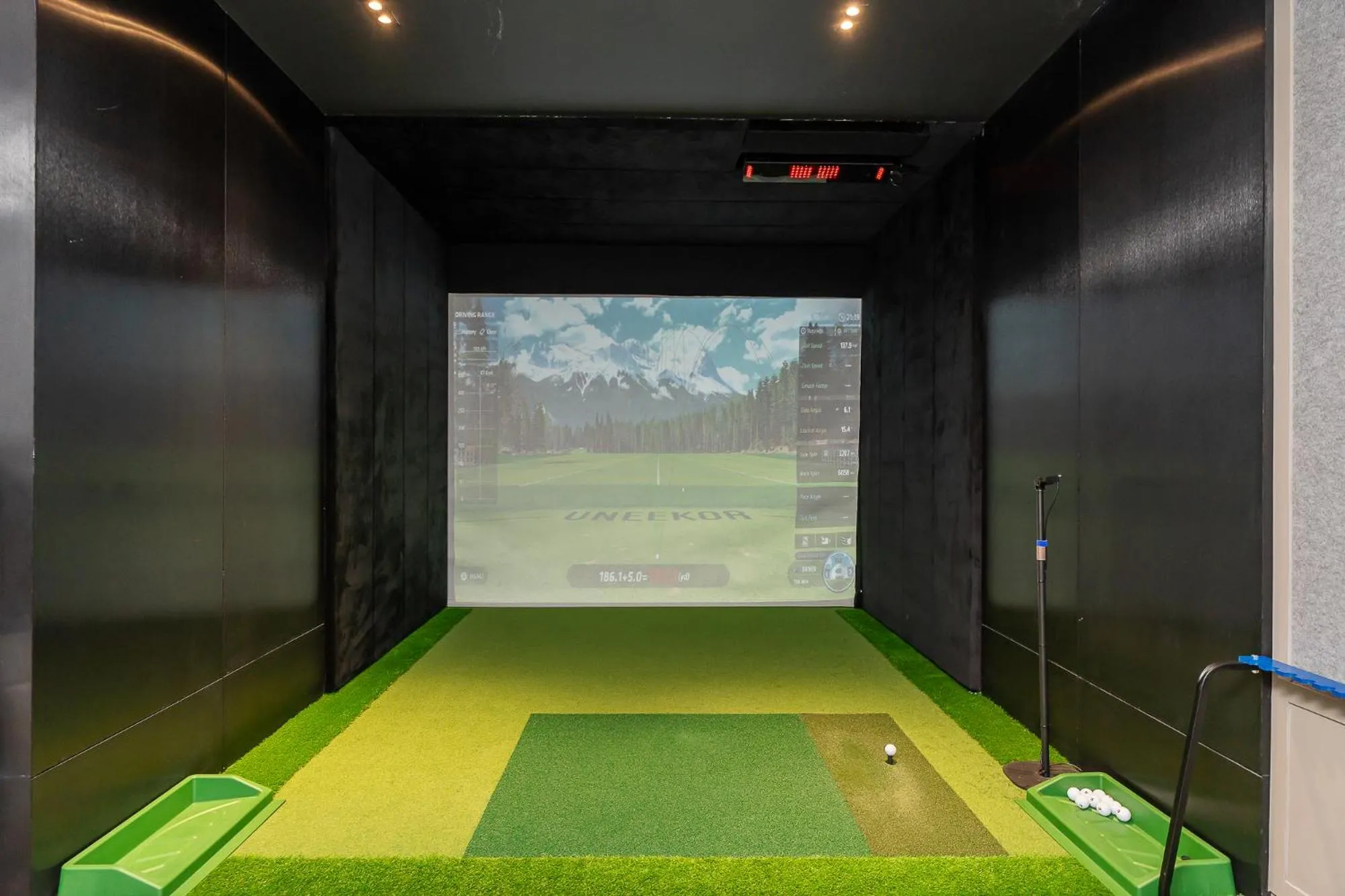 Minigolf in Staybridge Suites Bangkok Sukhumvit by IHG