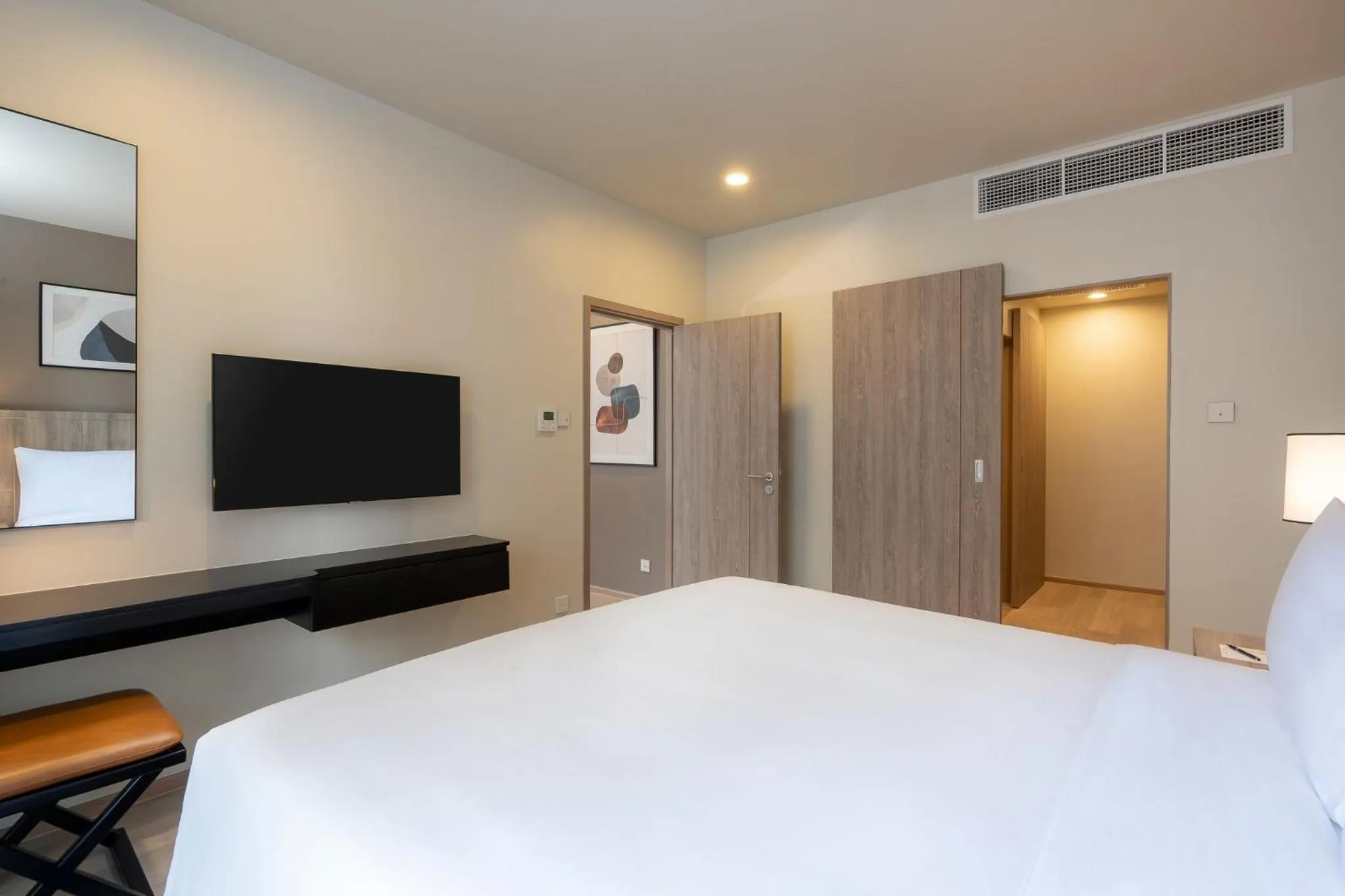 Photo of the whole room, Bed in Staybridge Suites Bangkok Sukhumvit by IHG