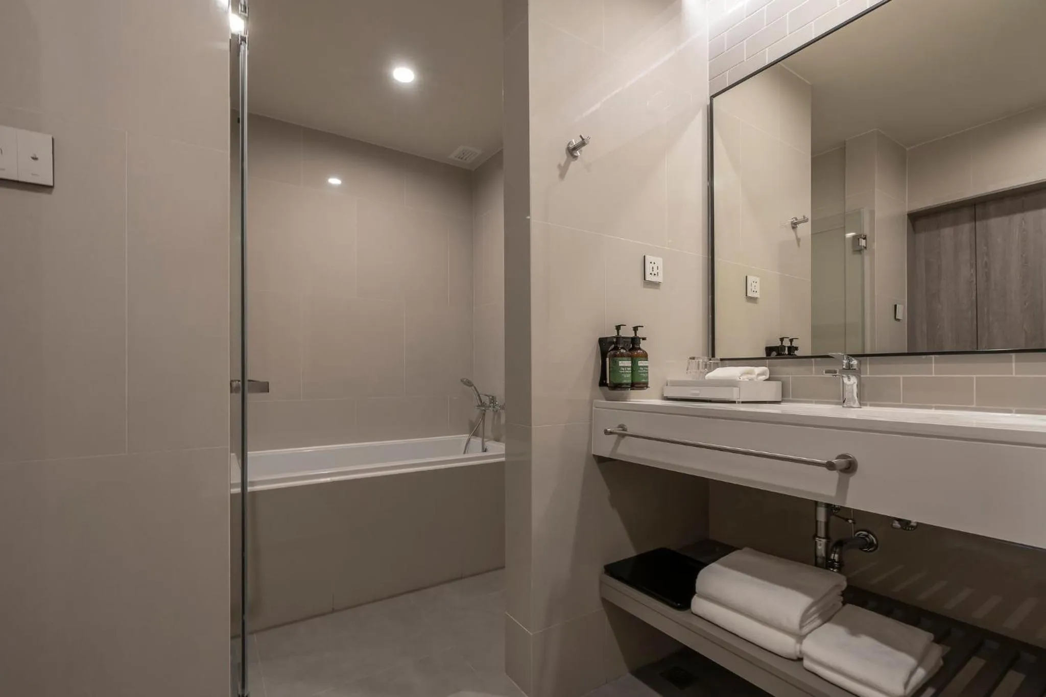 Photo of the whole room in Staybridge Suites Bangkok Sukhumvit by IHG