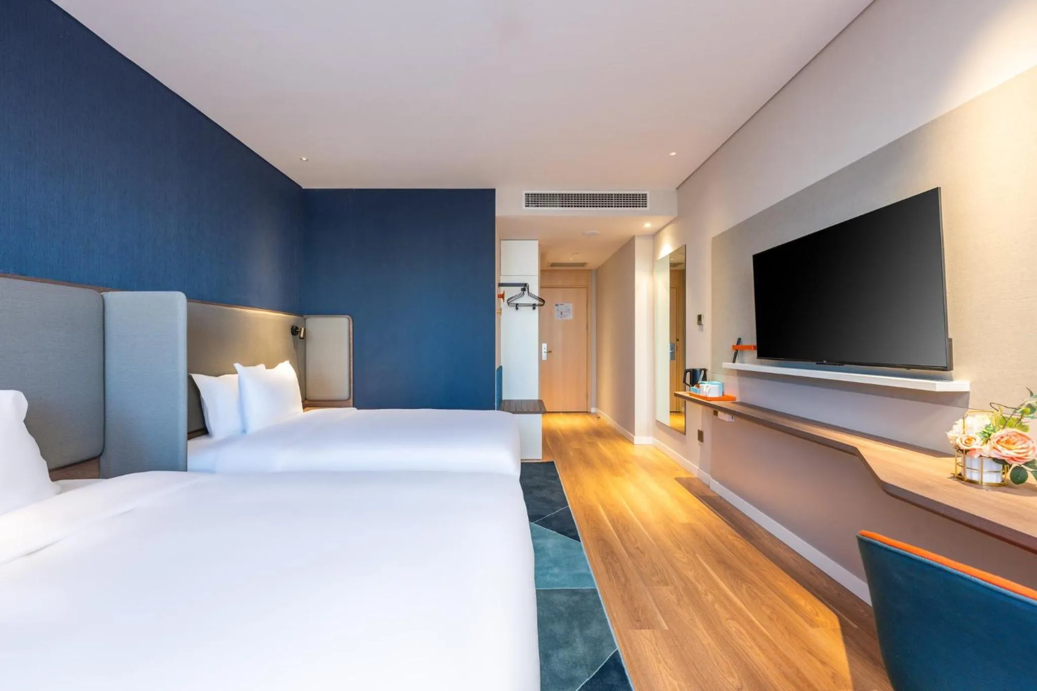 Photo of the whole room, Bed in Holiday Inn Express Xinji City Center by IHG