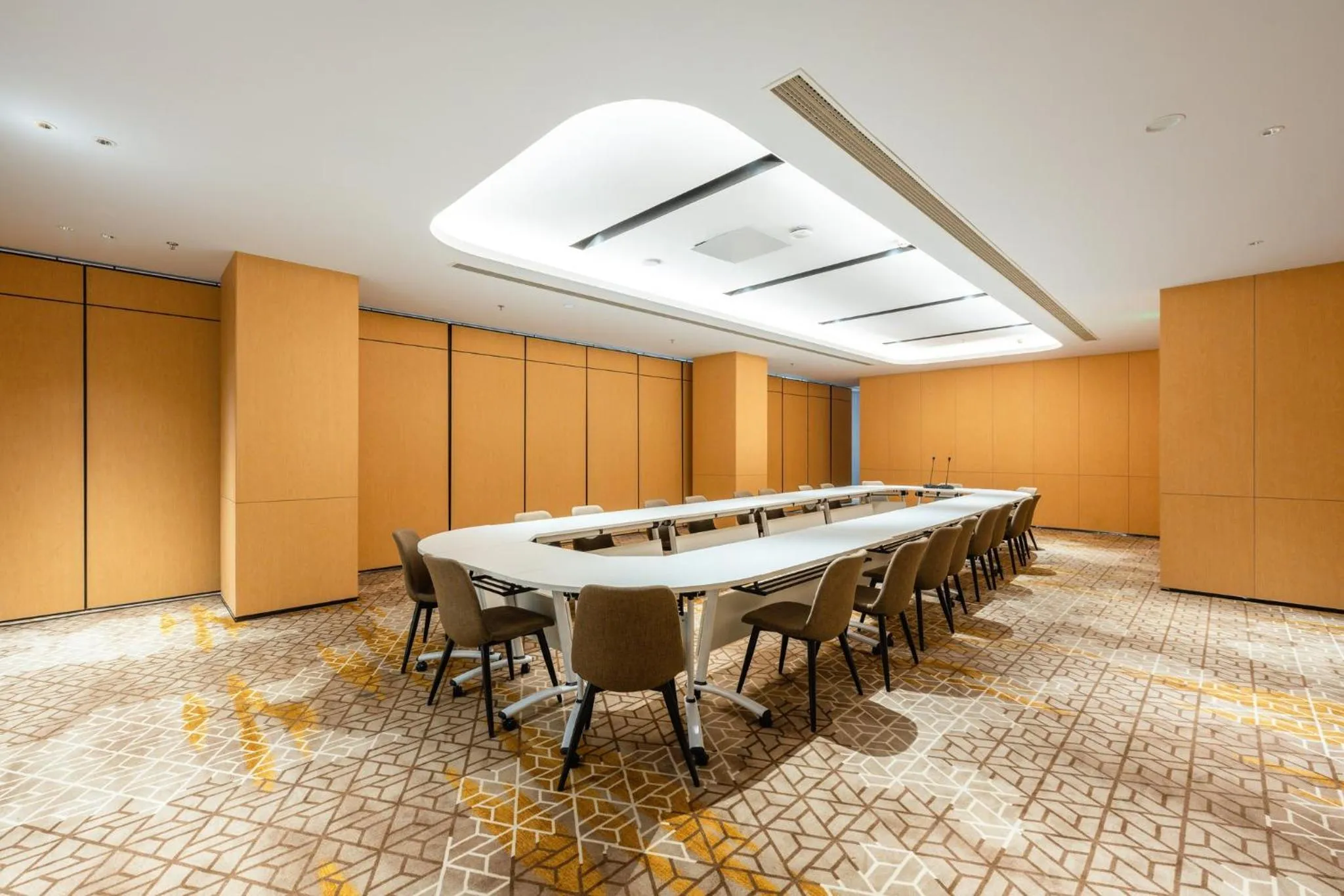 Meeting/conference room in Holiday Inn Express Xinji City Center by IHG