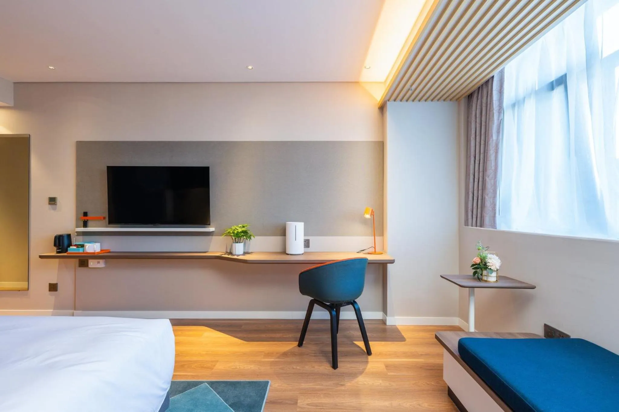 Photo of the whole room, Bed in Holiday Inn Express Xinji City Center by IHG