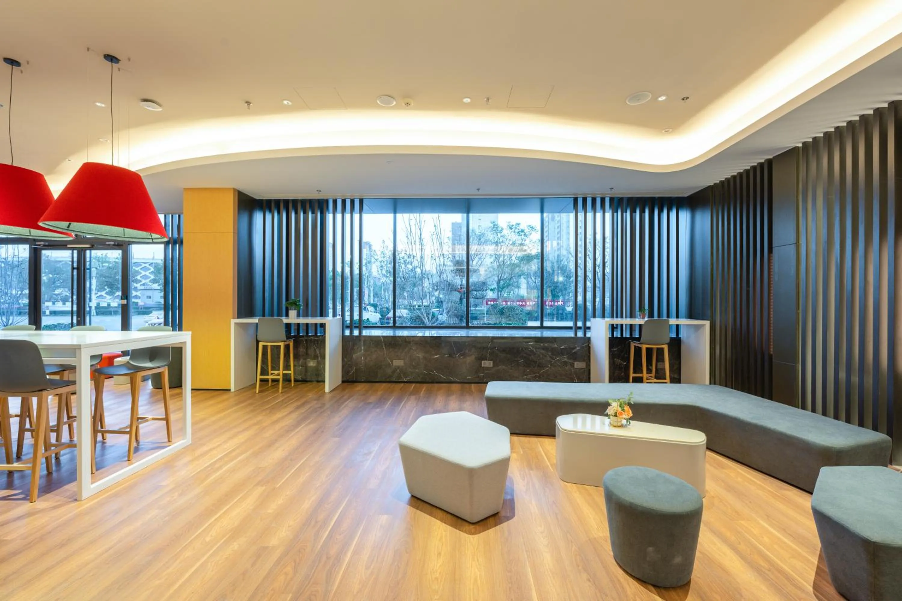 Seating area in Holiday Inn Express Xinji City Center by IHG