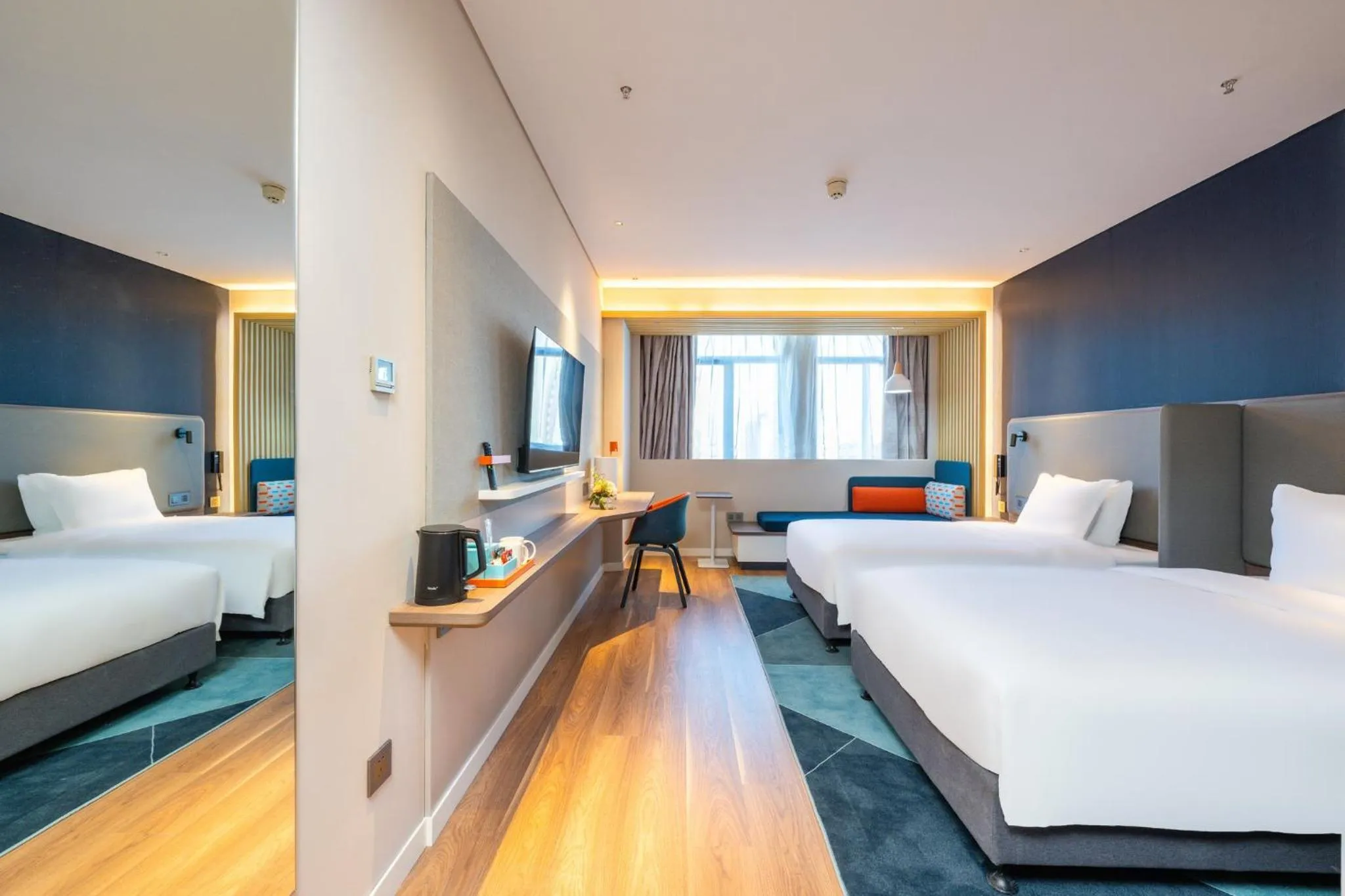 Photo of the whole room, Bed in Holiday Inn Express Xinji City Center by IHG