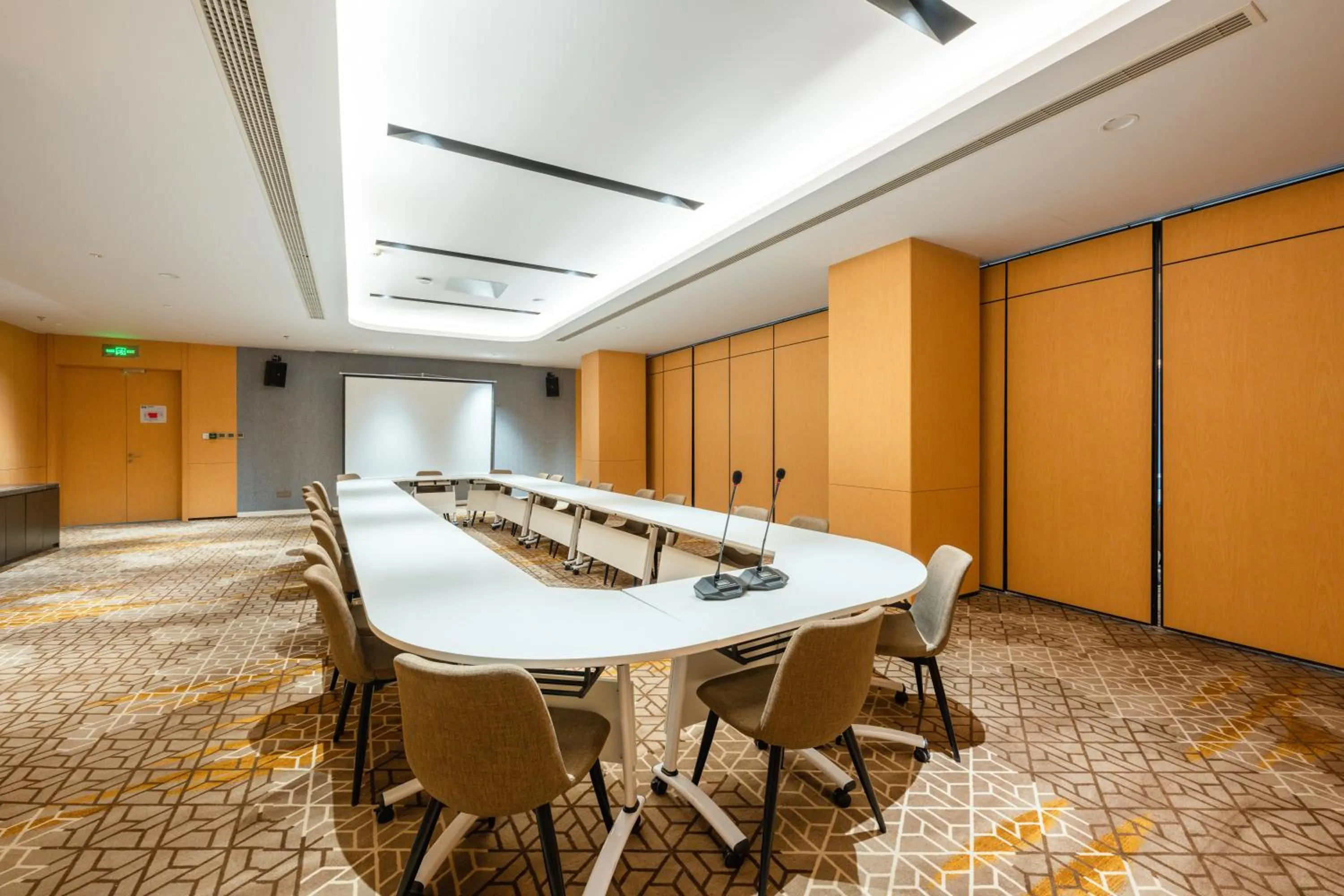 Meeting/conference room in Holiday Inn Express Xinji City Center by IHG