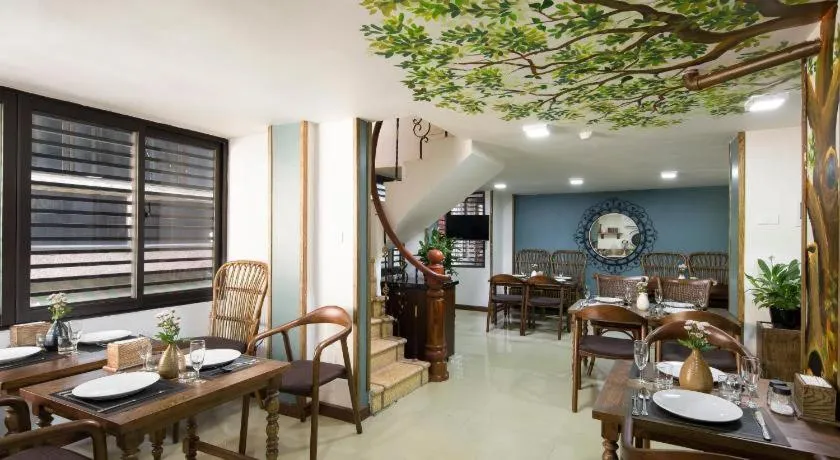 Restaurant/places to eat in Ancient Lane Hotel