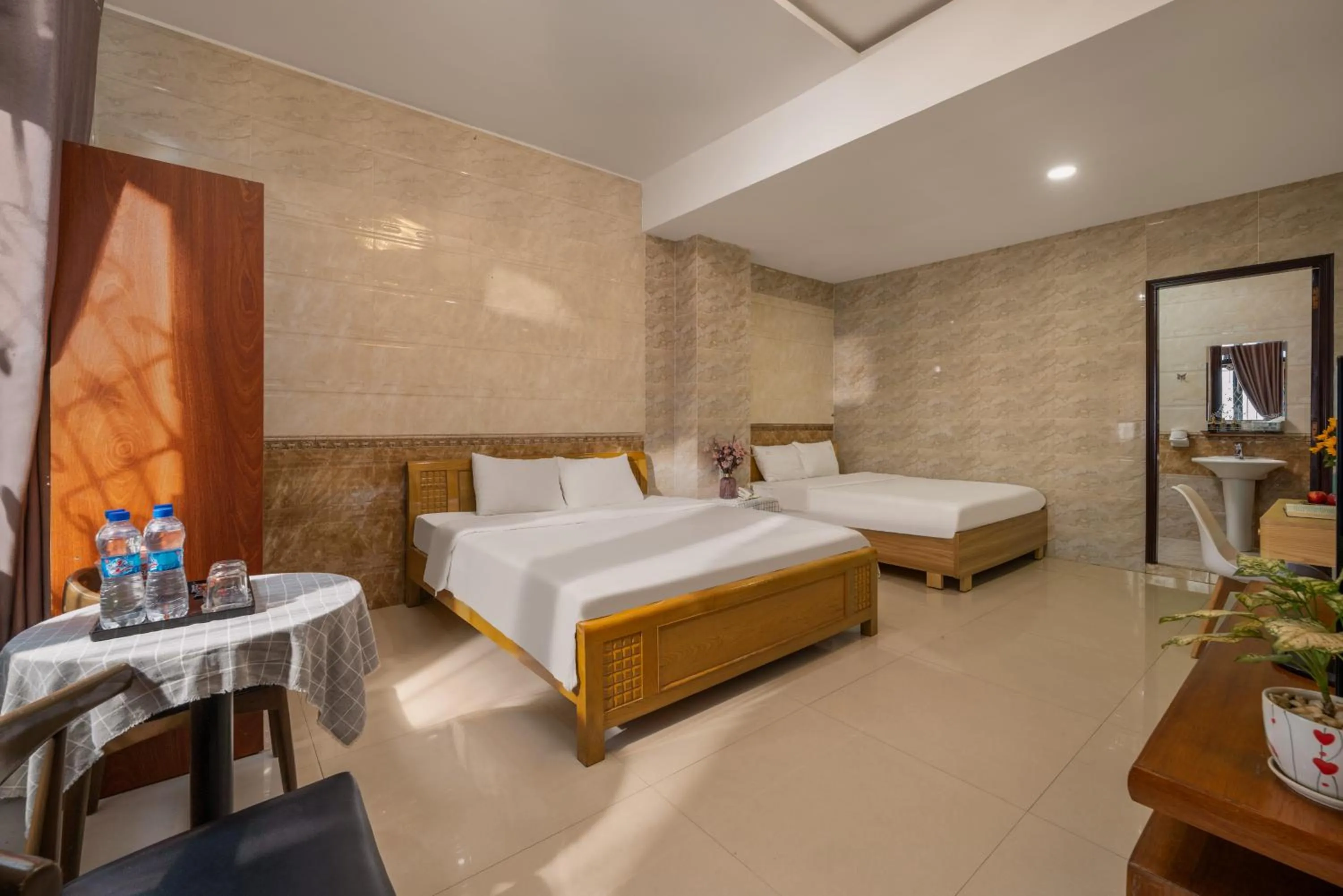 Bedroom, Bed in KLY Hotel