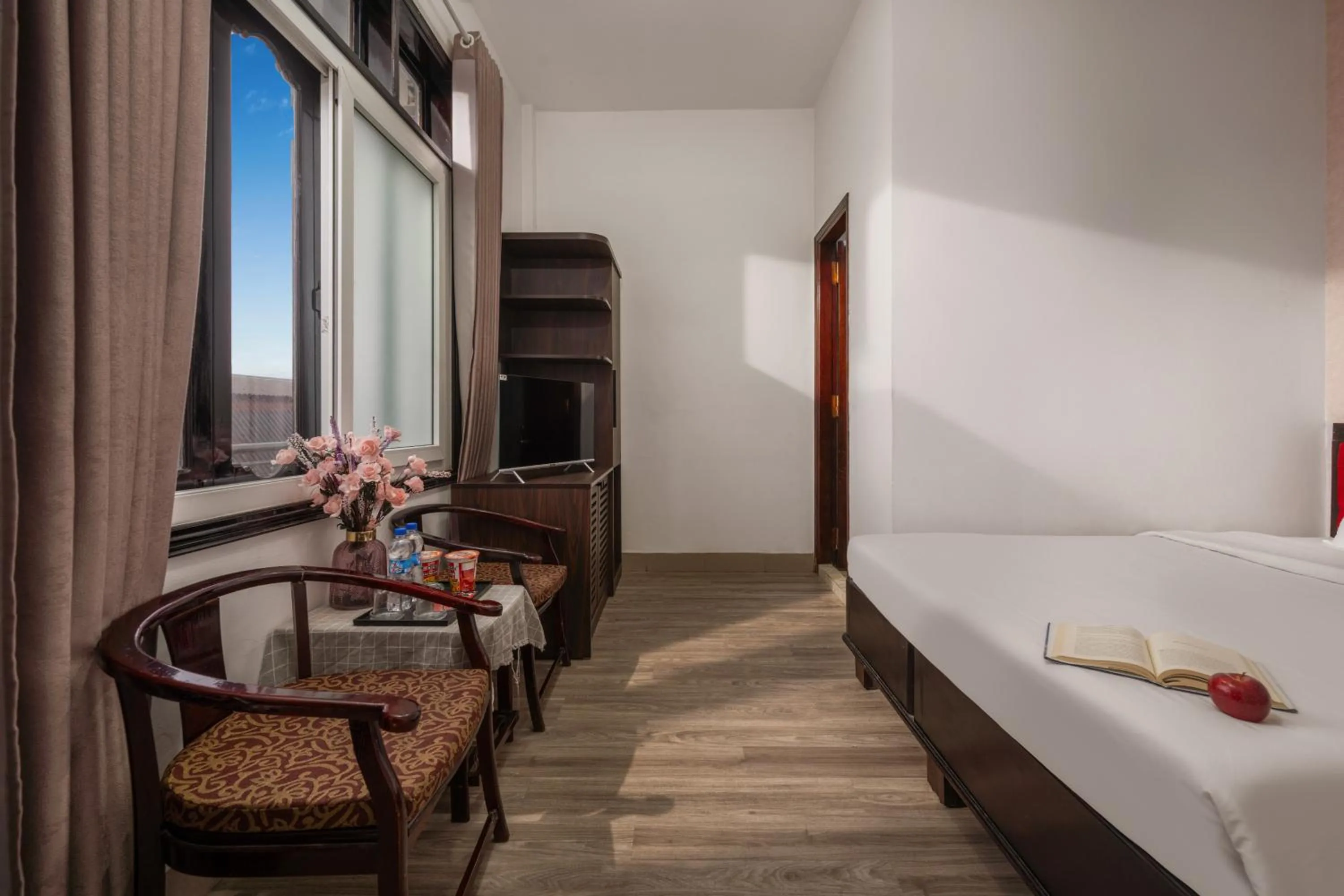 Bedroom, Bed in KLY Hotel