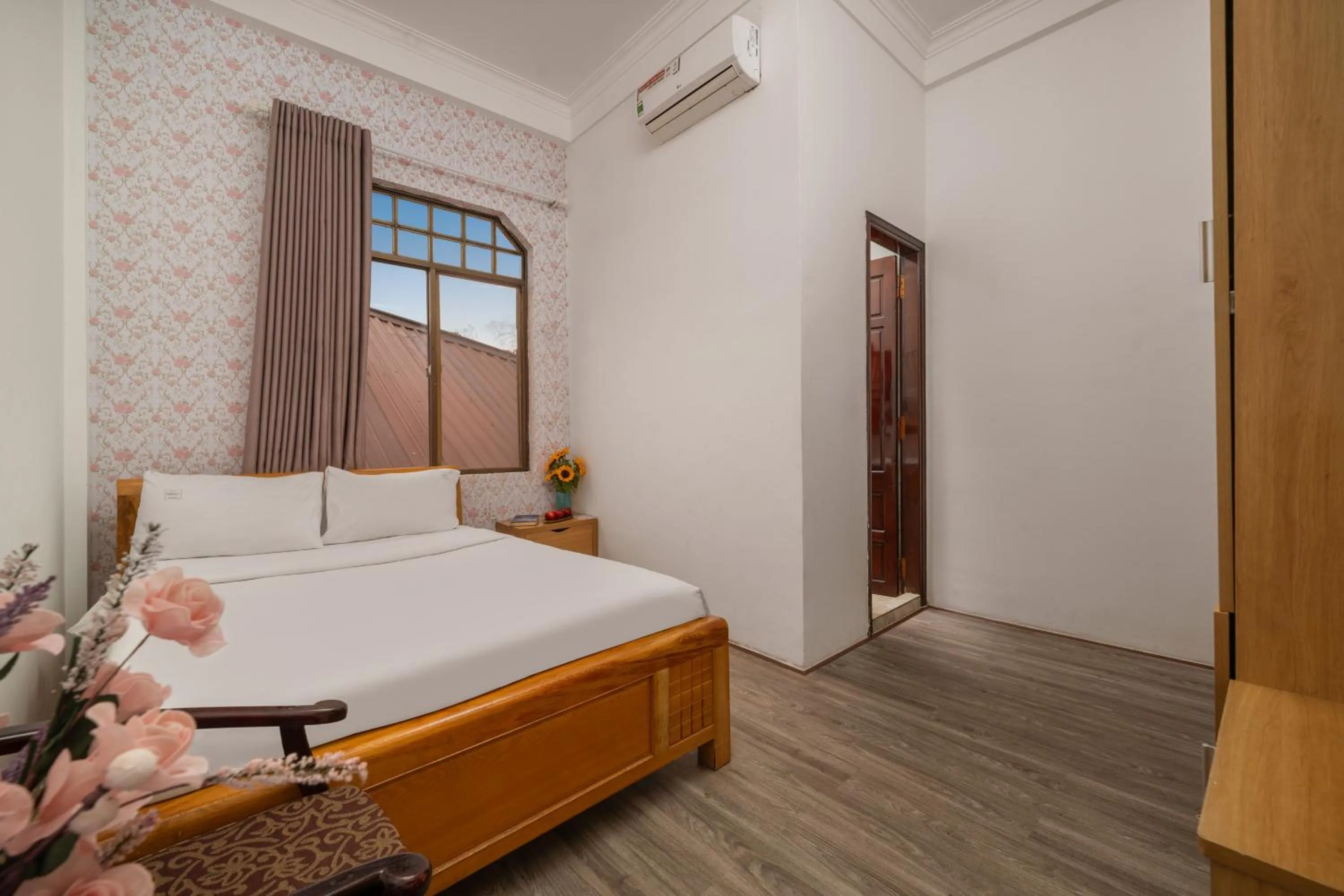 Bedroom, Bed in KLY Hotel