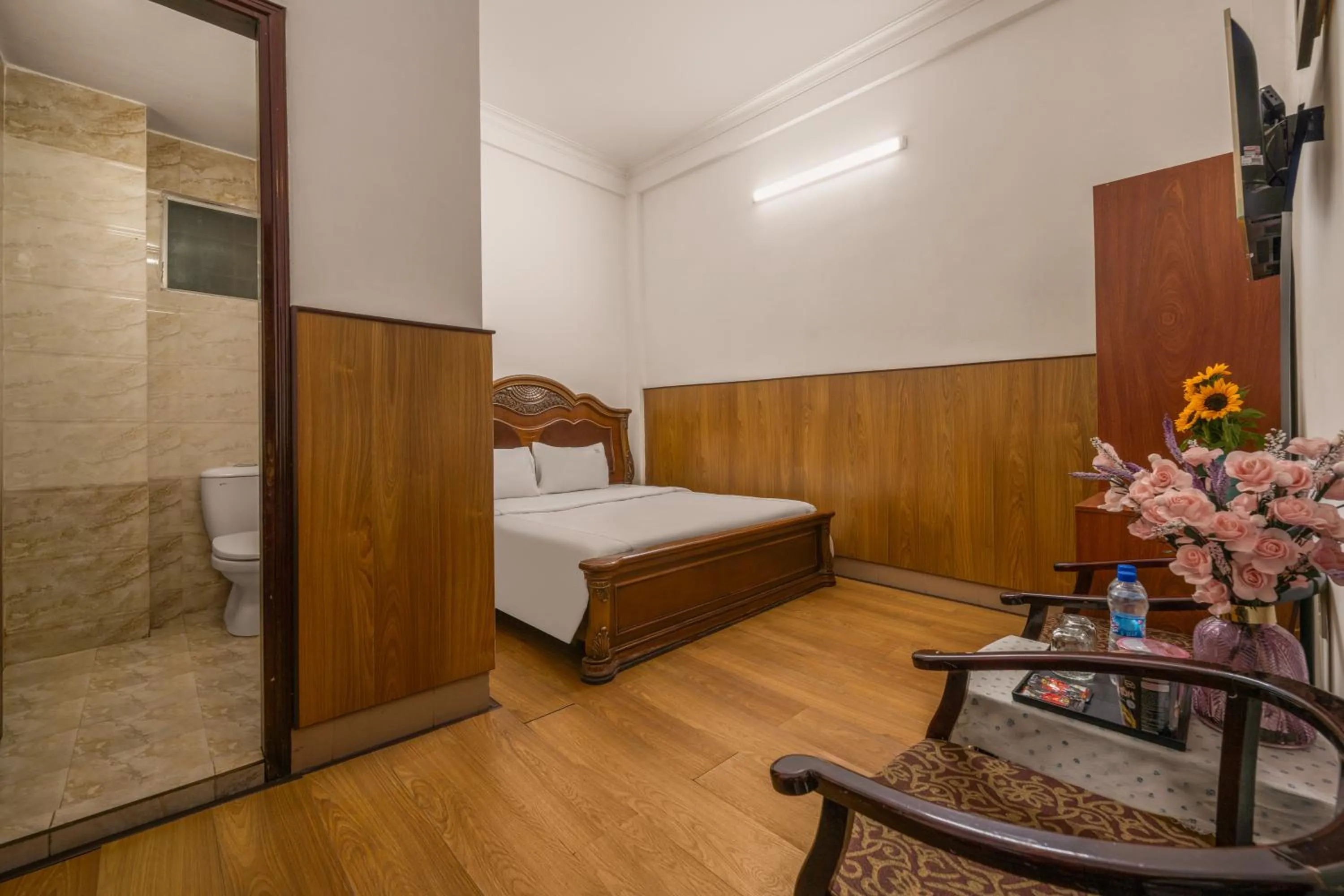 Bedroom, Bed in KLY Hotel