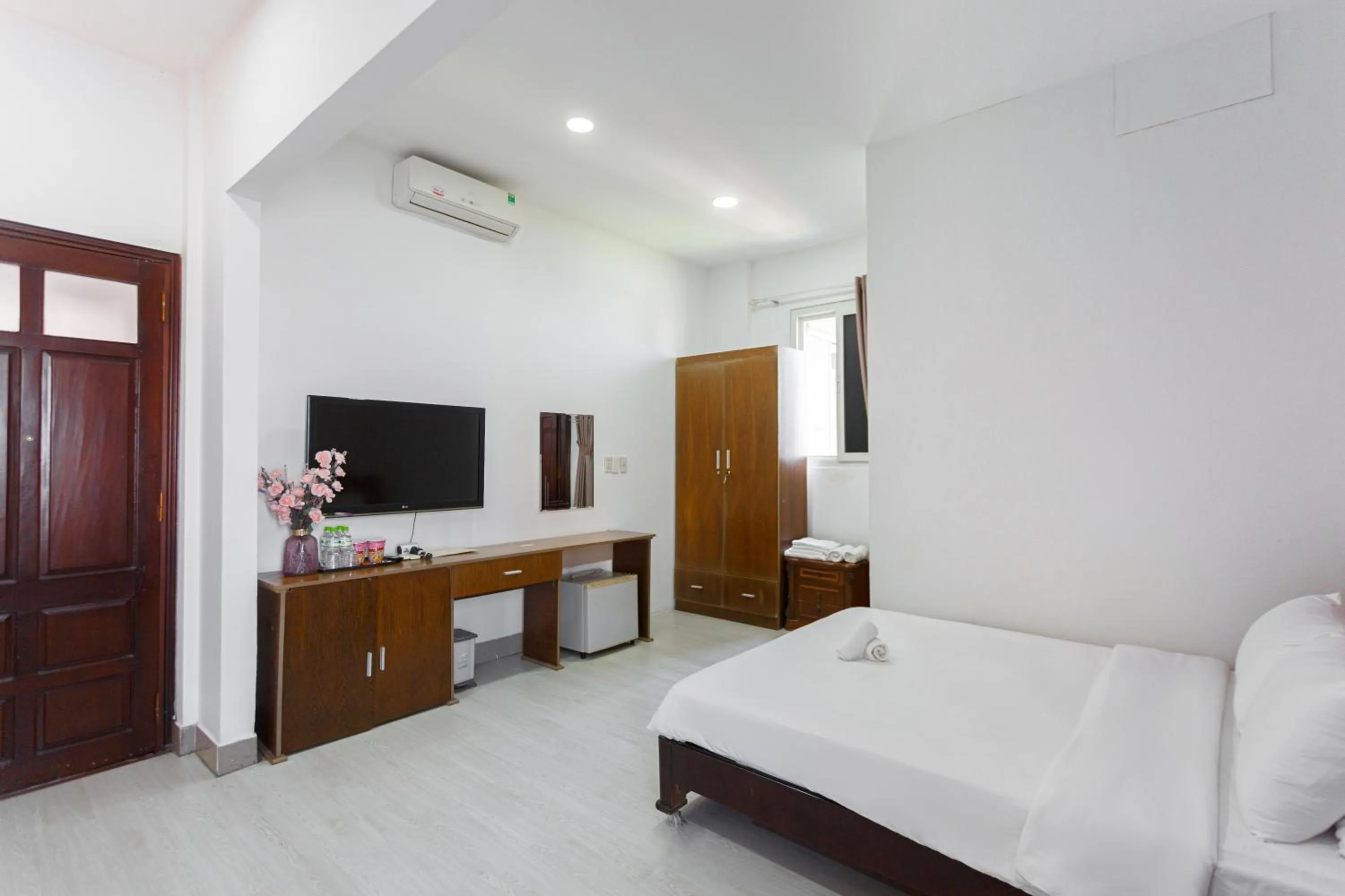 Bedroom, Bed in KLY Hotel
