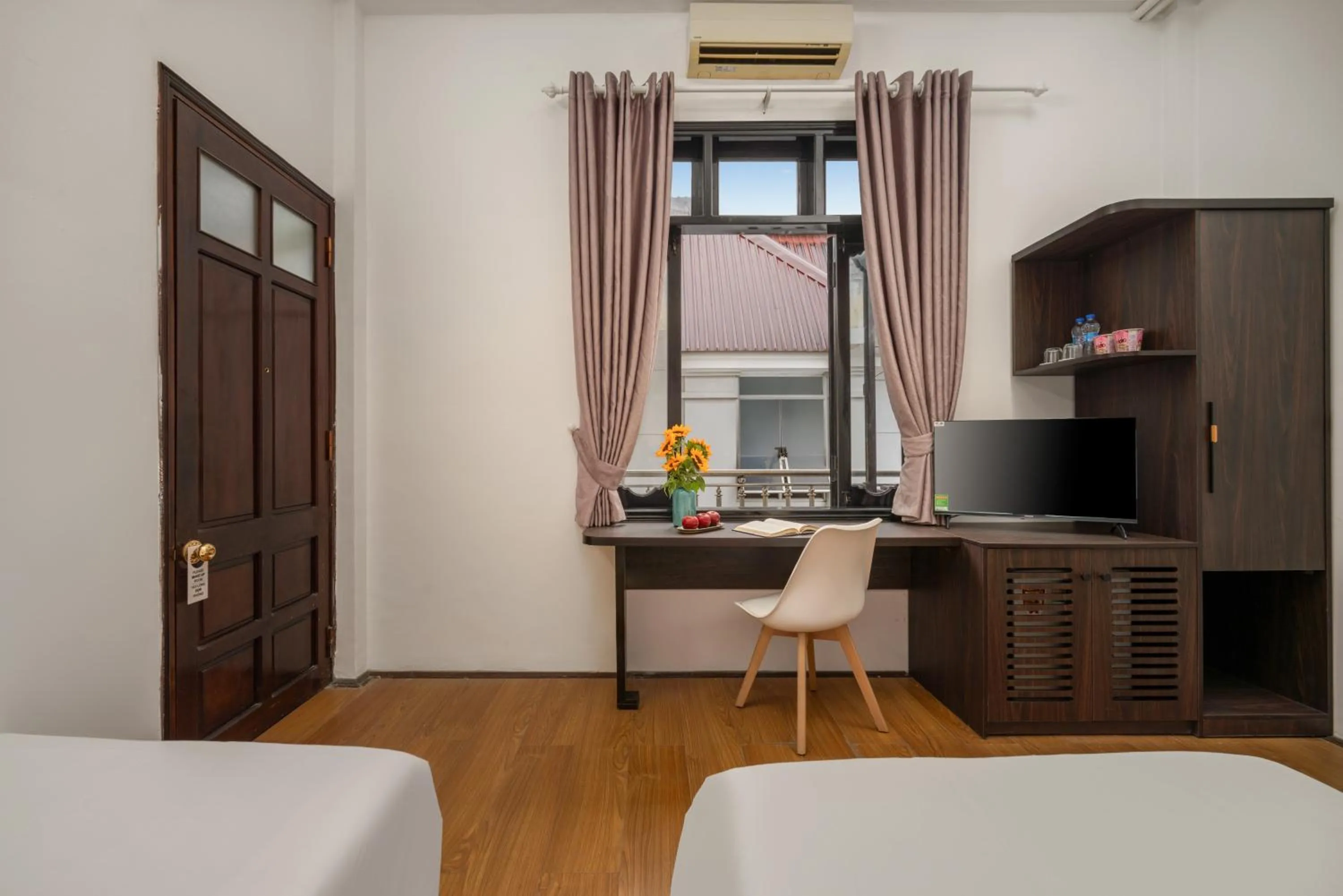 Photo of the whole room, Bed in KLY Hotel