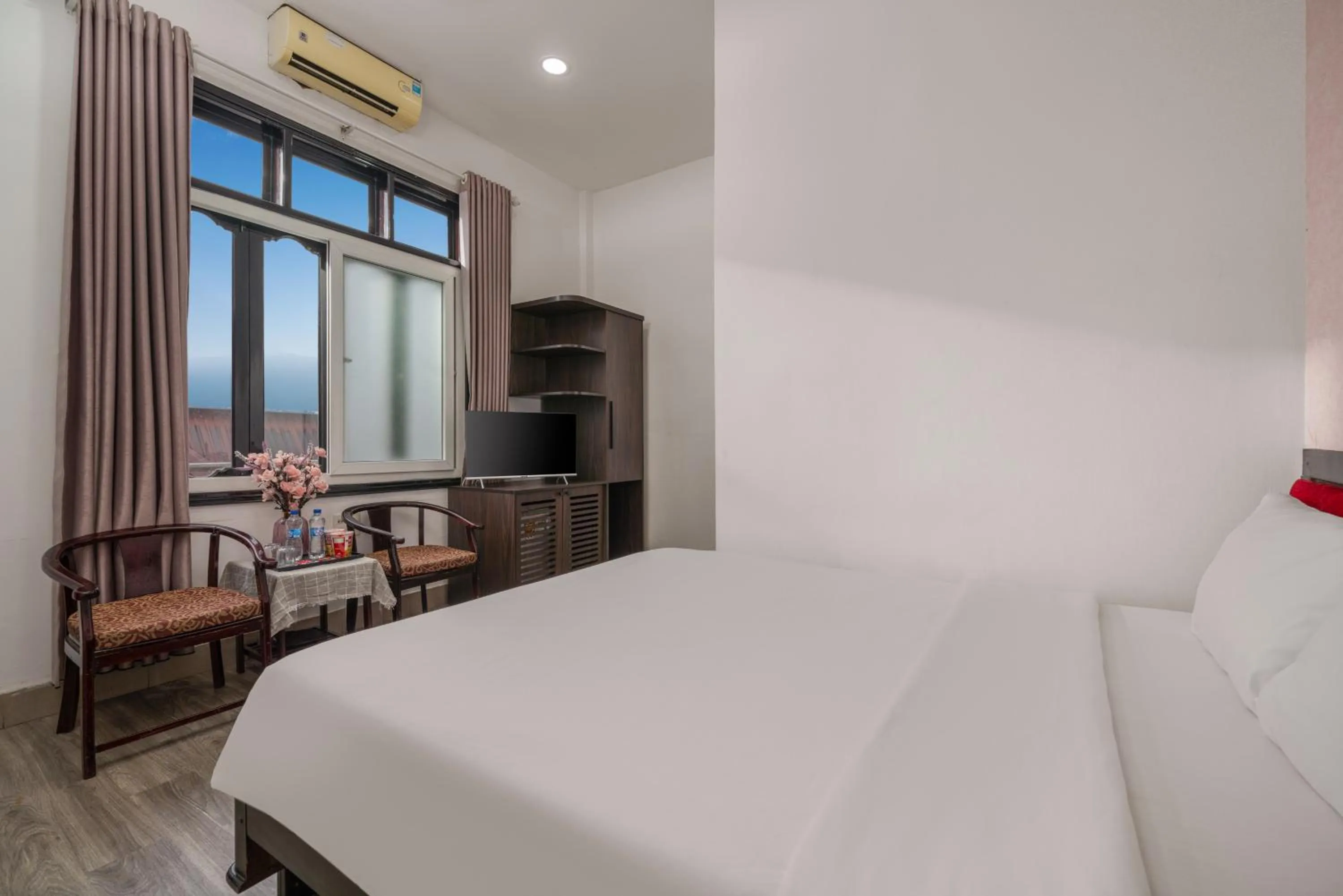 Bedroom, Bed in KLY Hotel