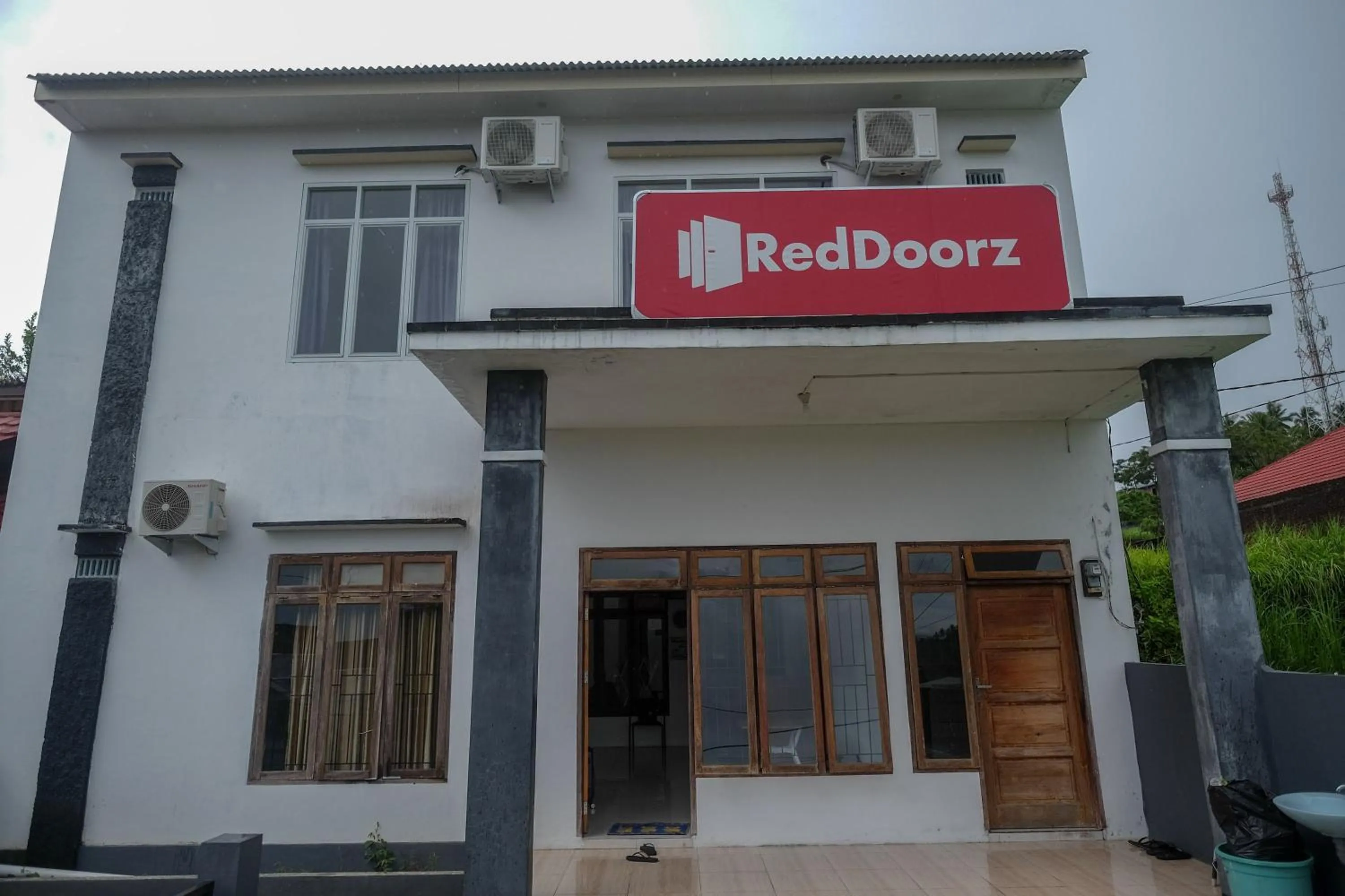Property building in RedDoorz near De La Salle Manado