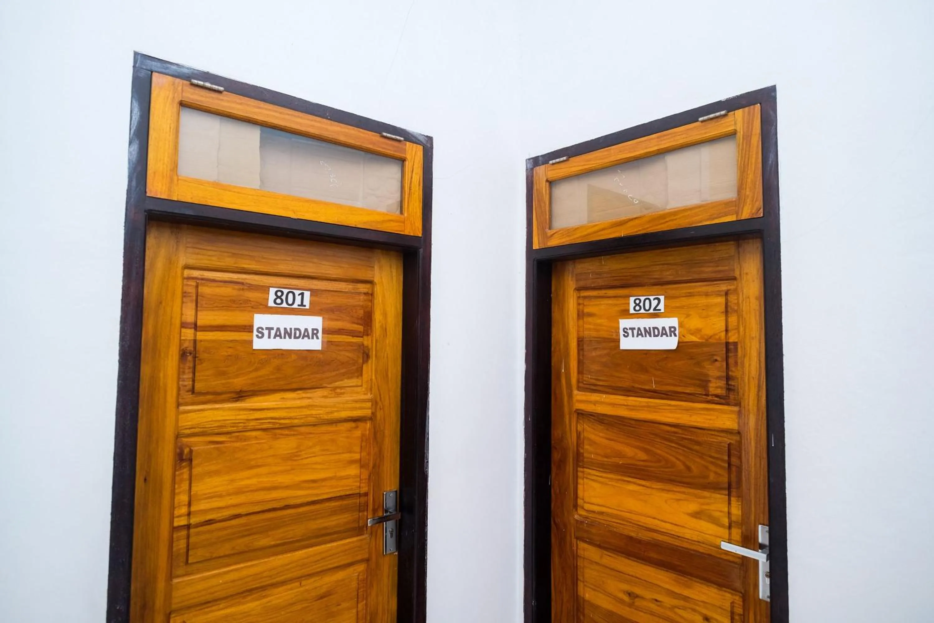 Floor plan in RedDoorz near De La Salle Manado