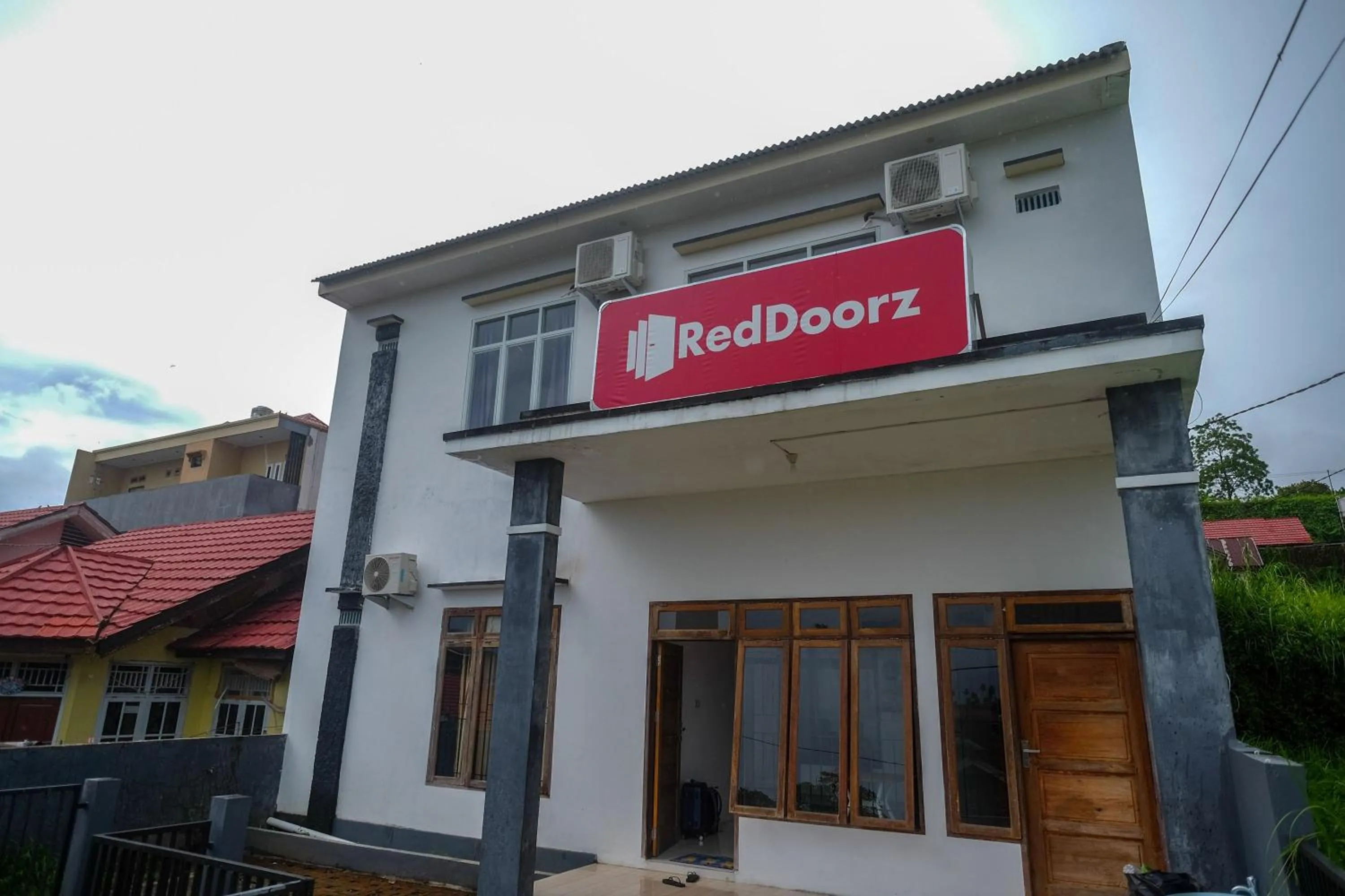 Property building in RedDoorz near De La Salle Manado