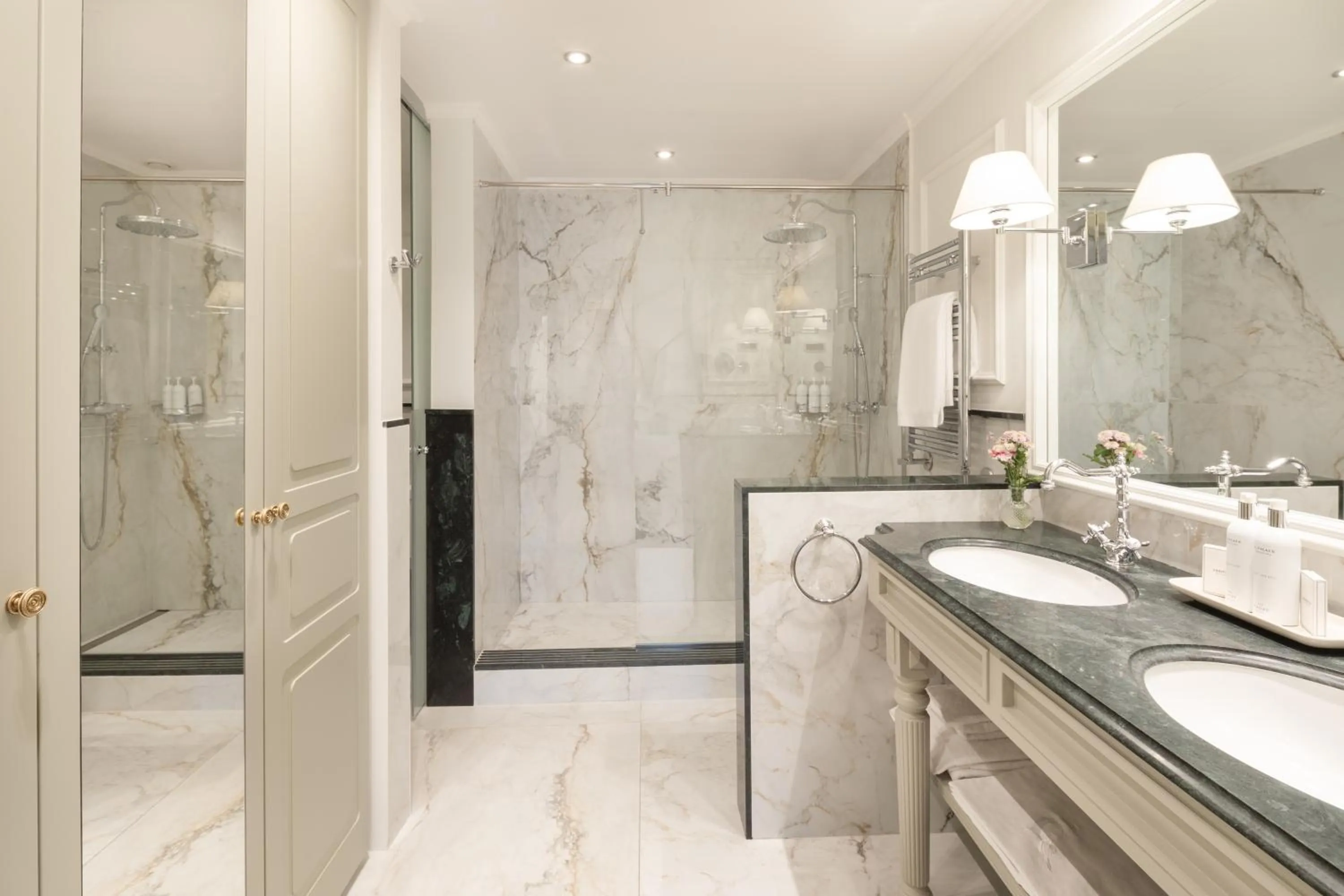 Bathroom in Hotel El Palace Barcelona