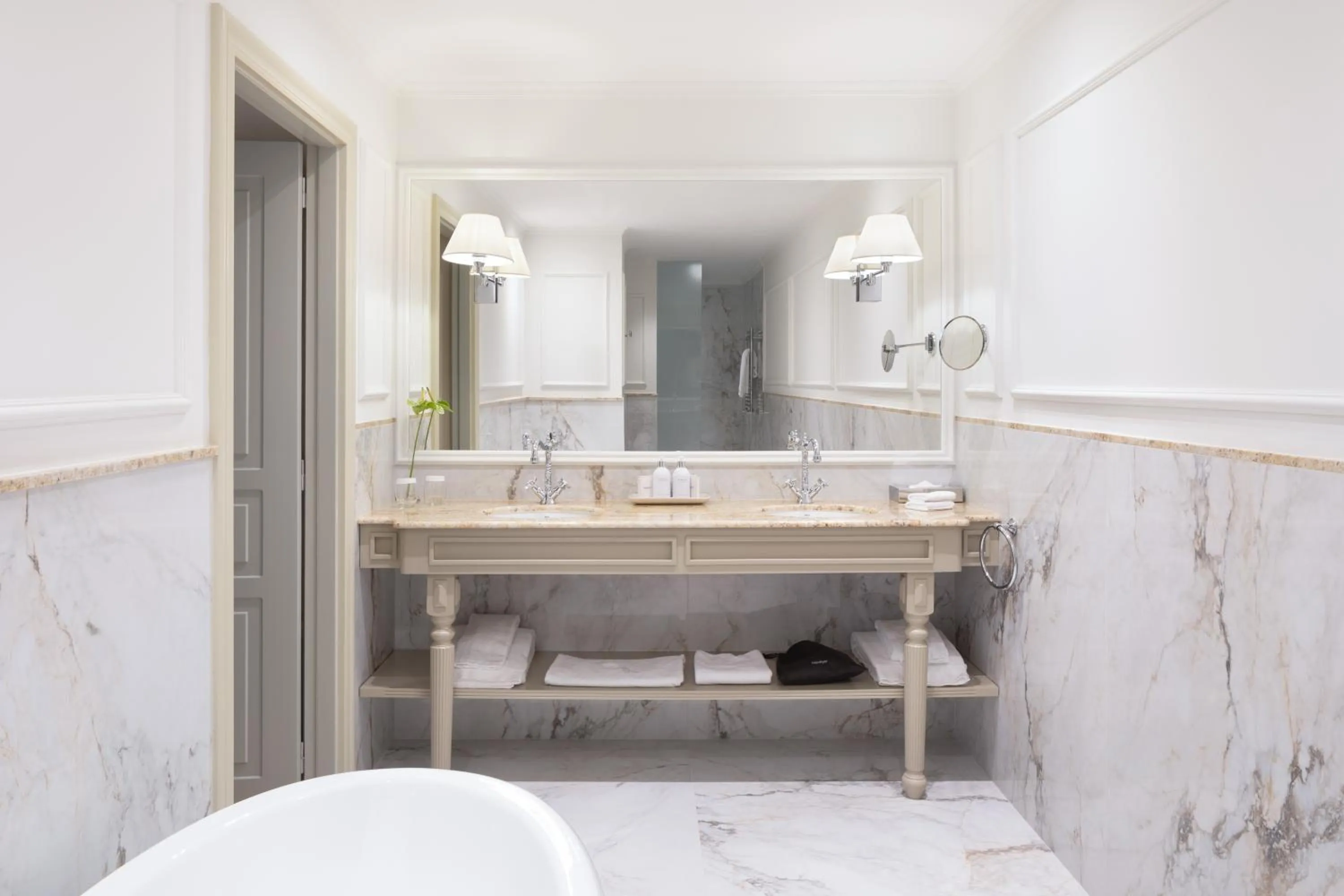 Bathroom in Hotel El Palace Barcelona