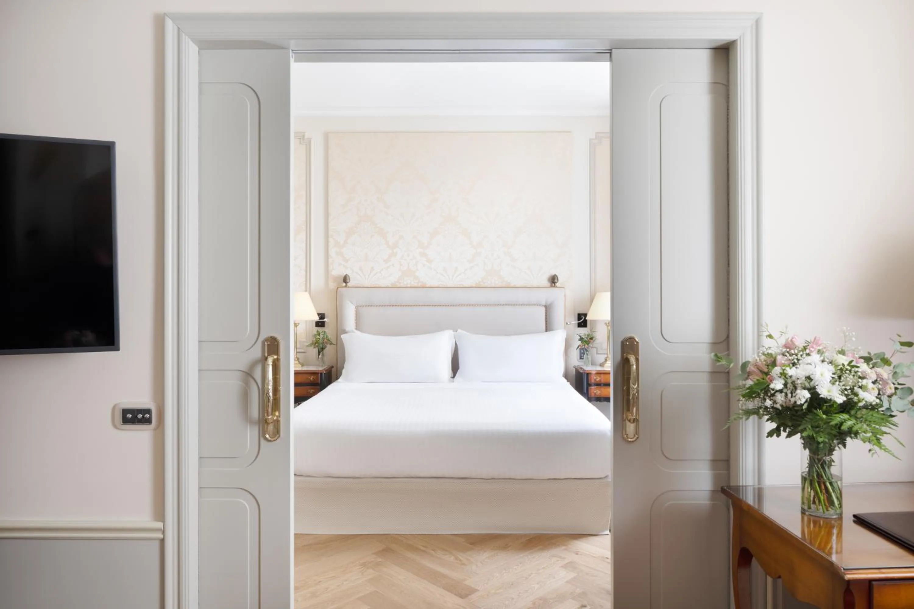 Bed in Hotel El Palace Barcelona