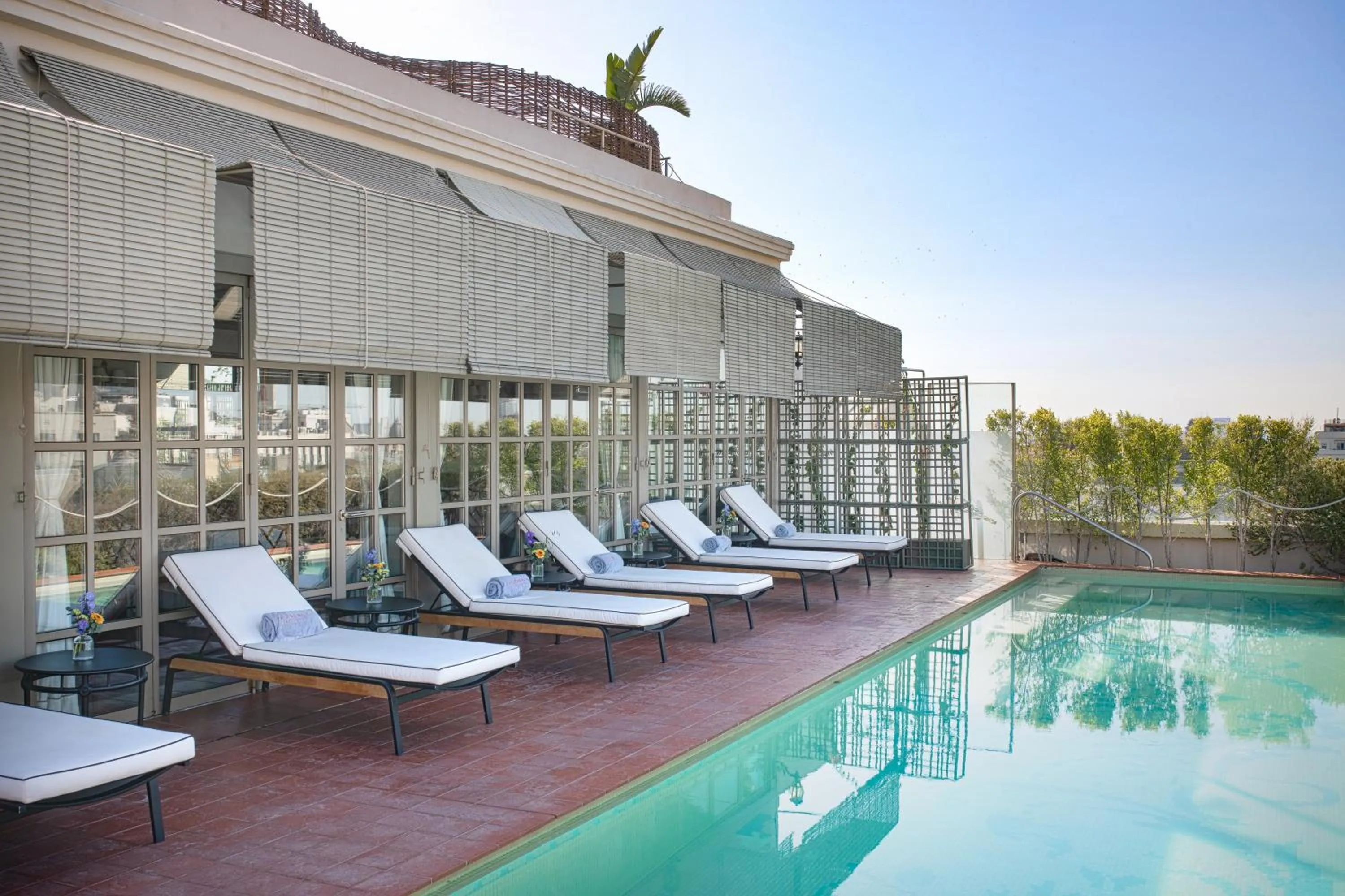 Swimming pool in Hotel El Palace Barcelona