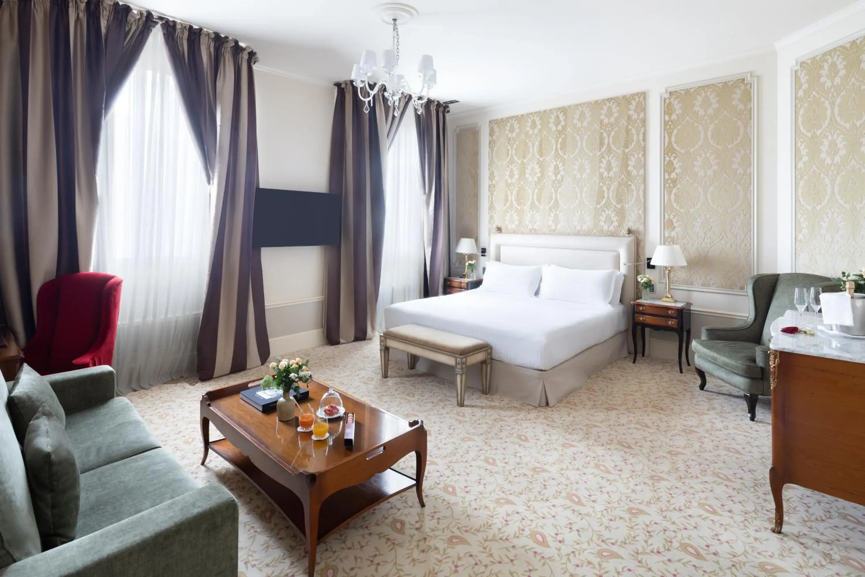 Family Suite in Hotel El Palace Barcelona Family Suite in Hotel El Palace Barcelona