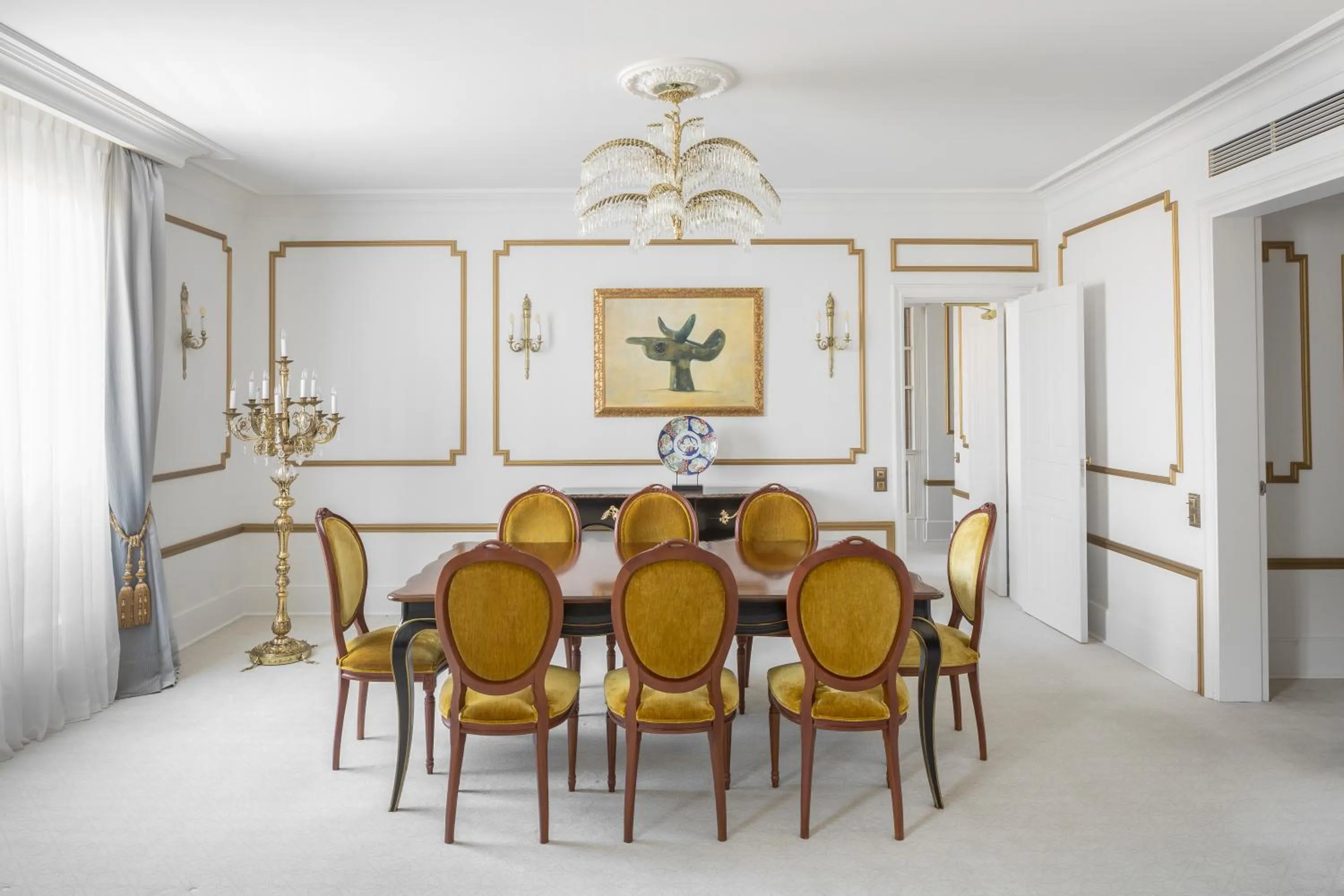 Photo of the whole room in Hotel El Palace Barcelona