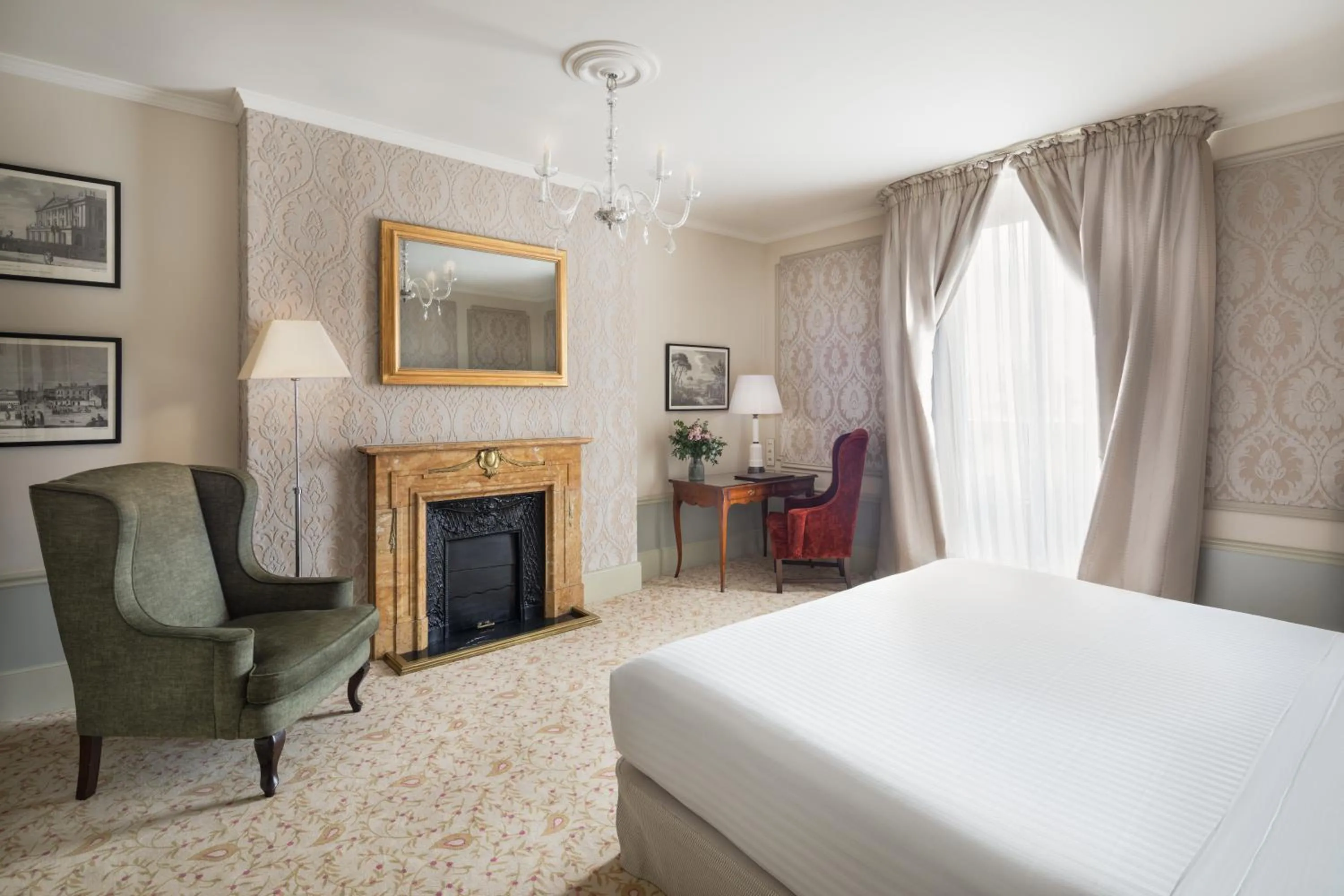 Photo of the whole room, Bed in Hotel El Palace Barcelona