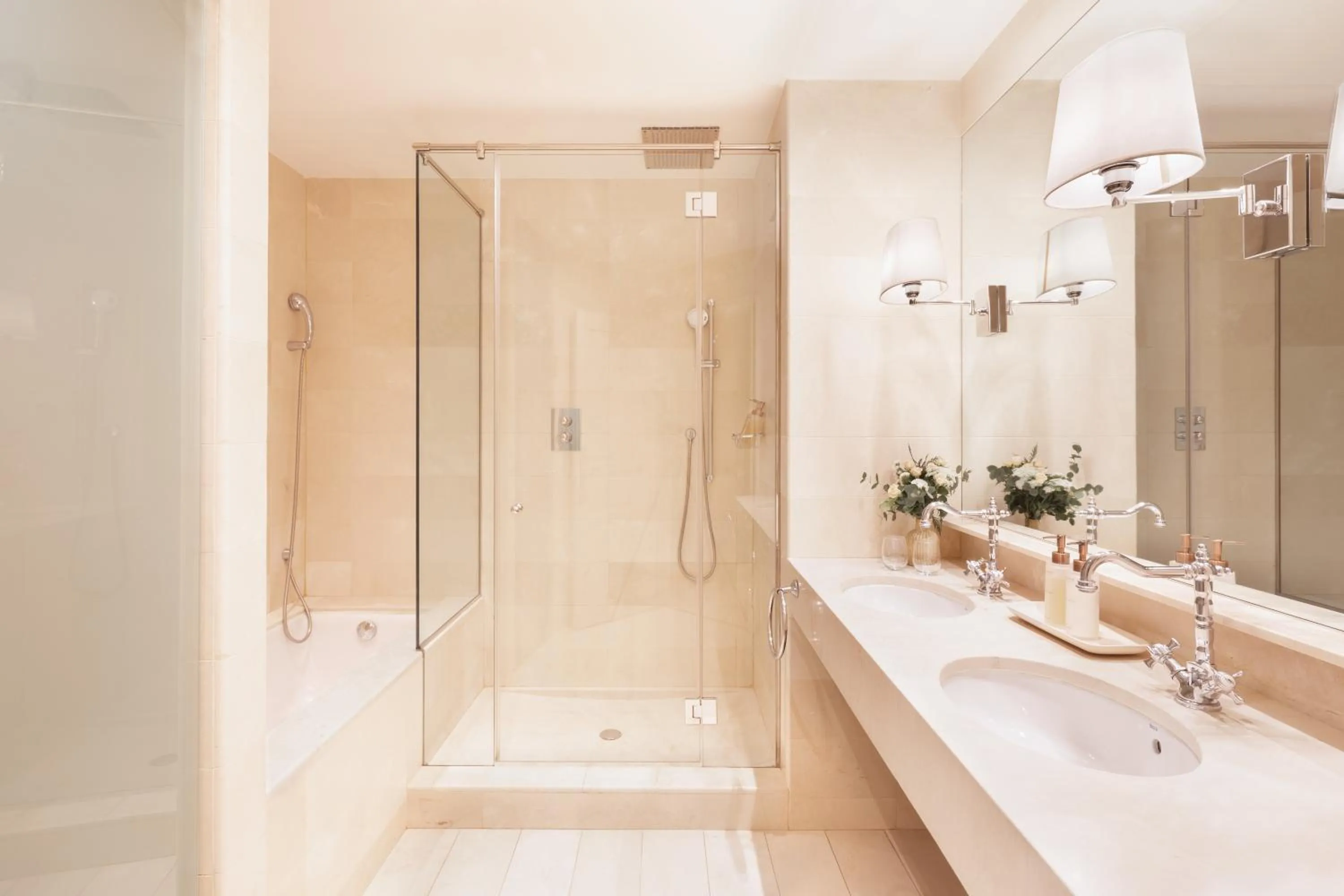 Shower in Hotel El Palace Barcelona