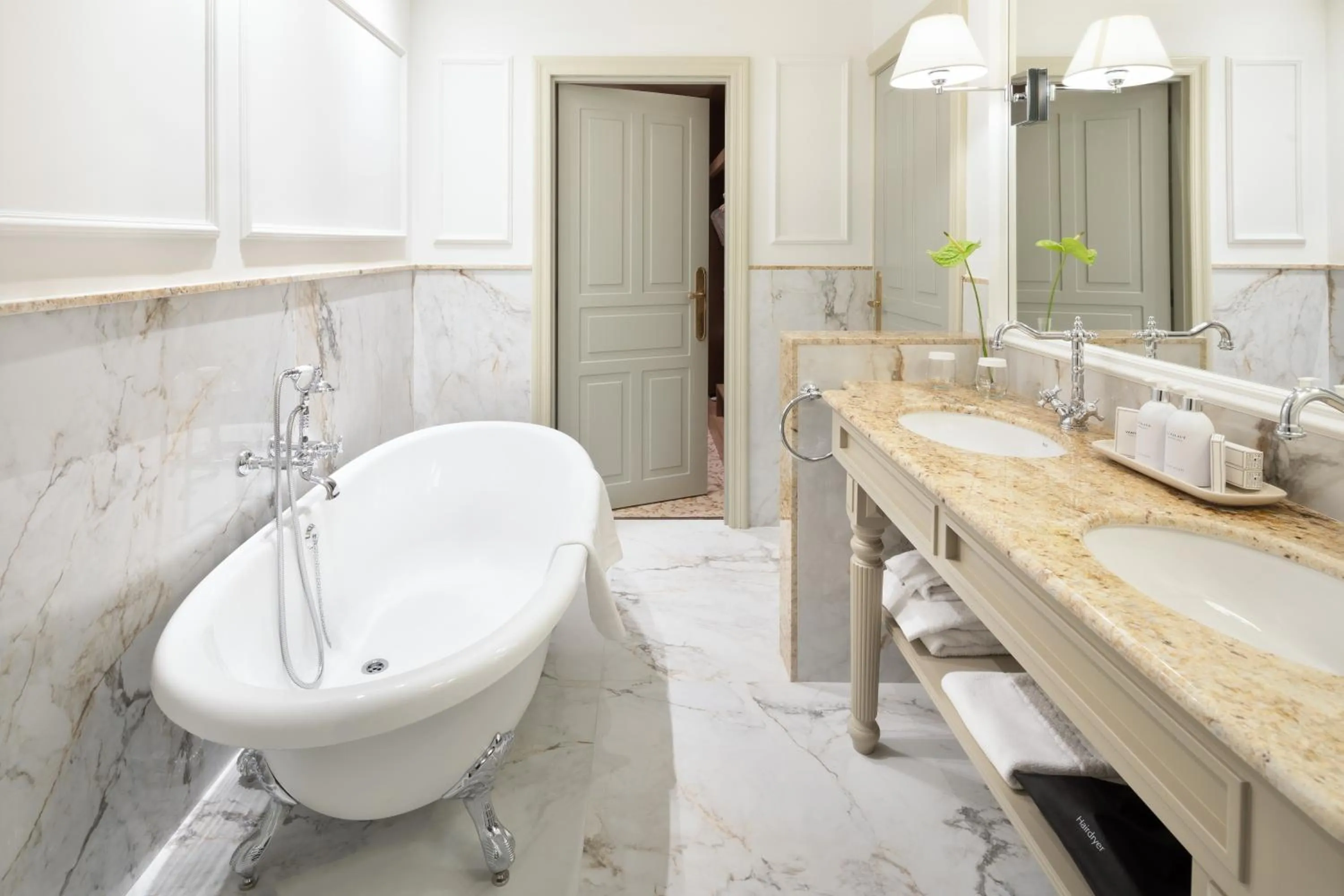 Bathroom in Hotel El Palace Barcelona