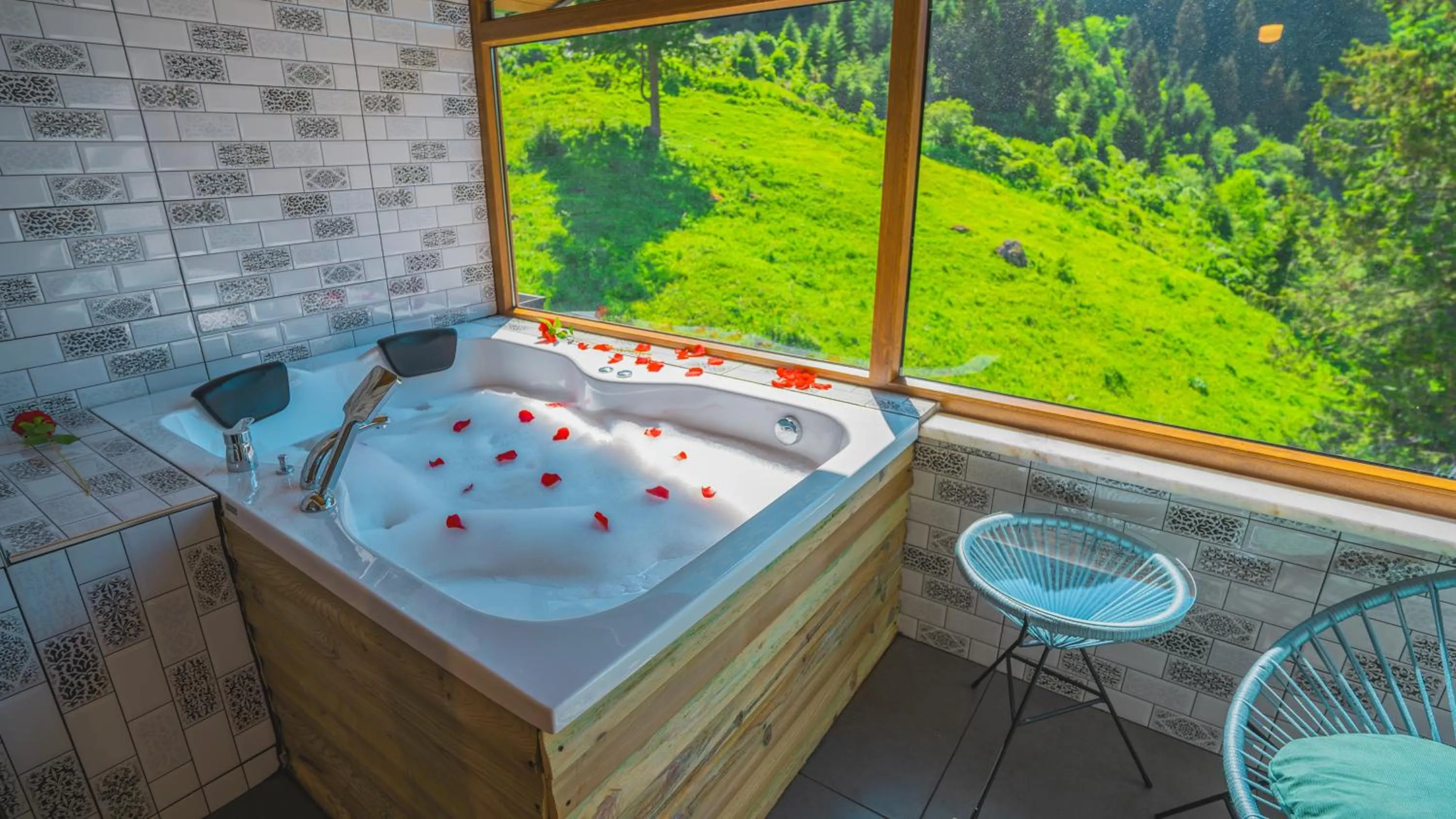 Hot Tub in PAZARCIK MOUNTAIN HOTEL