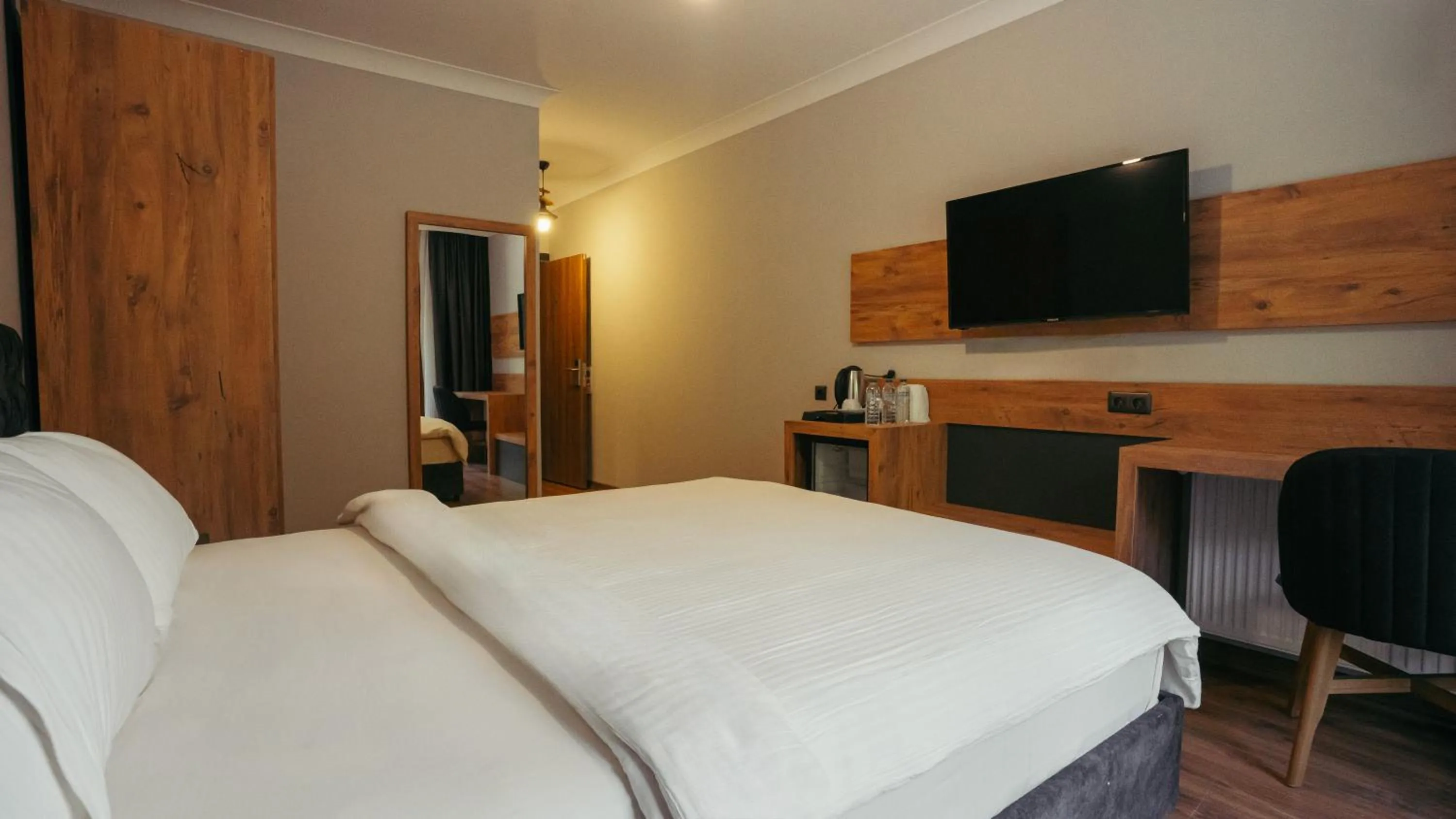 TV and multimedia, Bed in PAZARCIK MOUNTAIN HOTEL