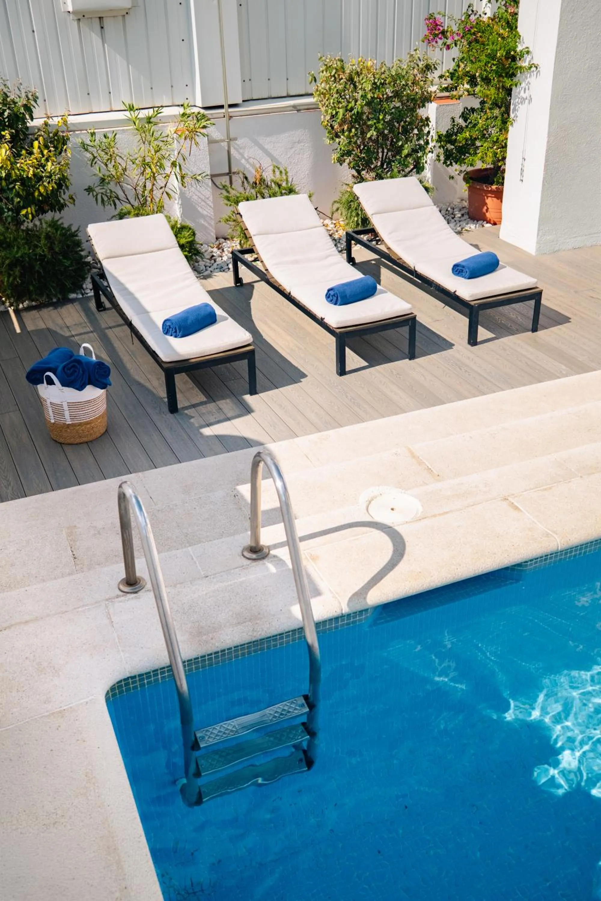 Swimming pool in Onix Fira