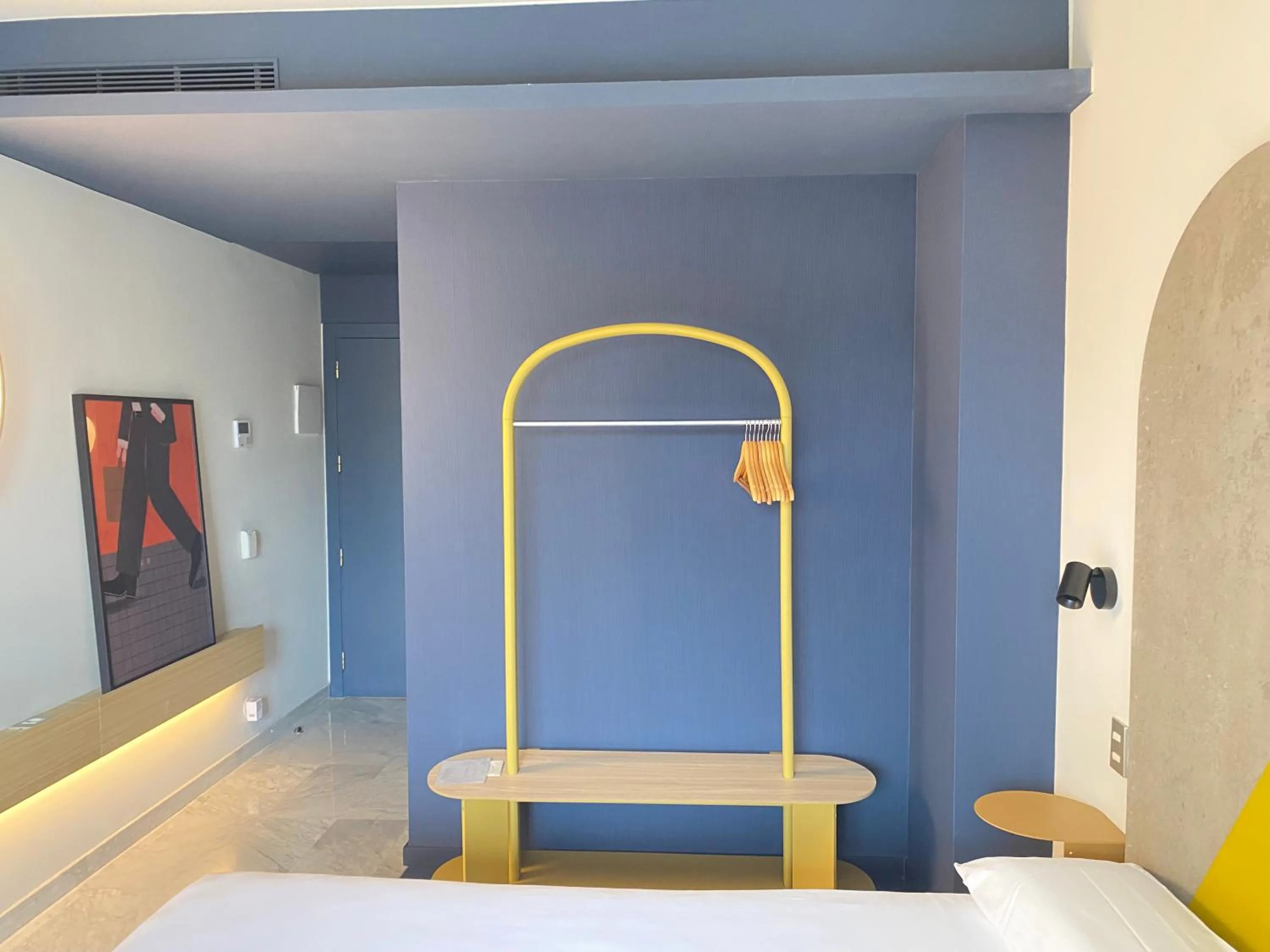 Decorative detail, Bed in Onix Fira