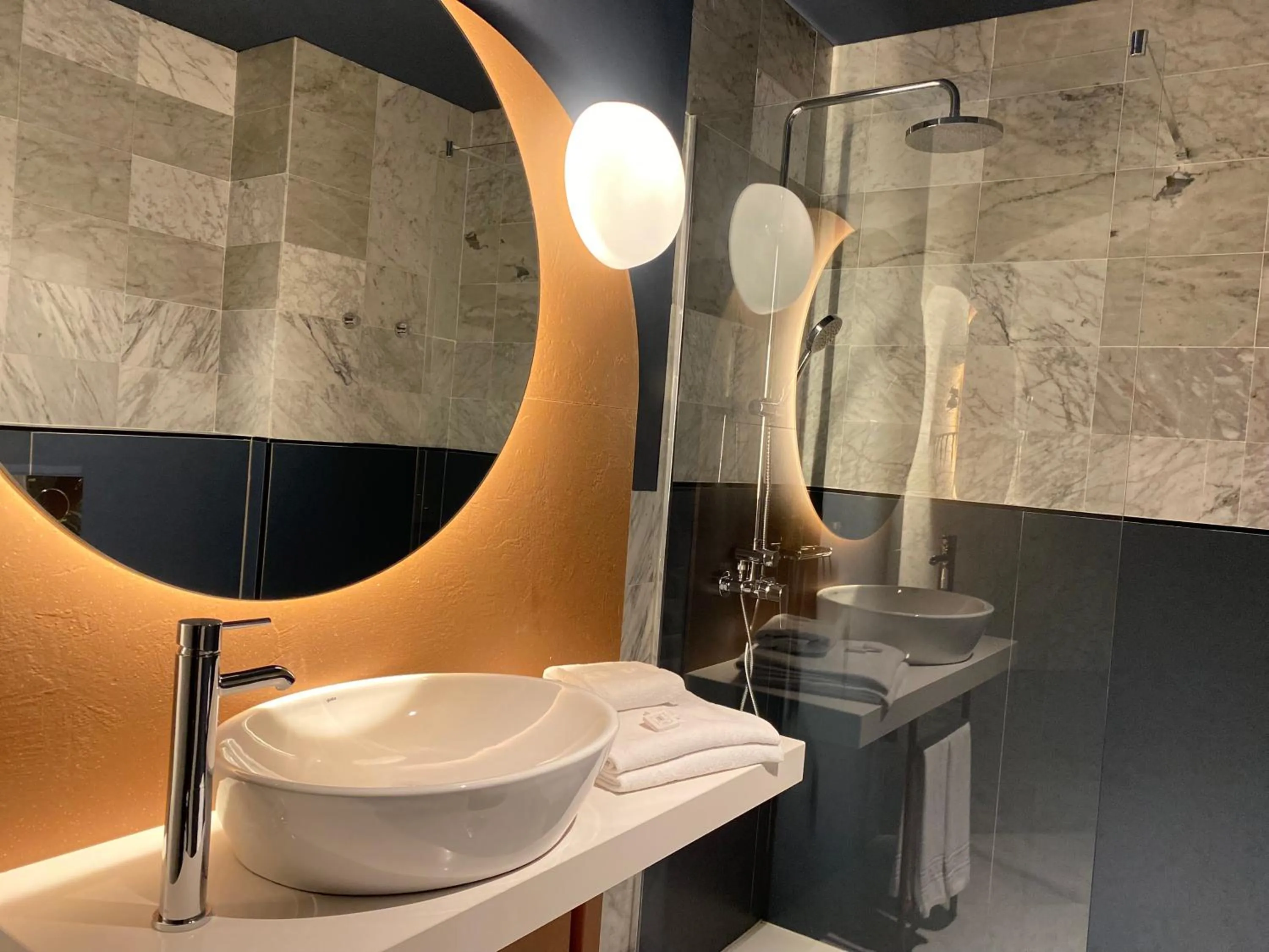 Bathroom in Onix Fira