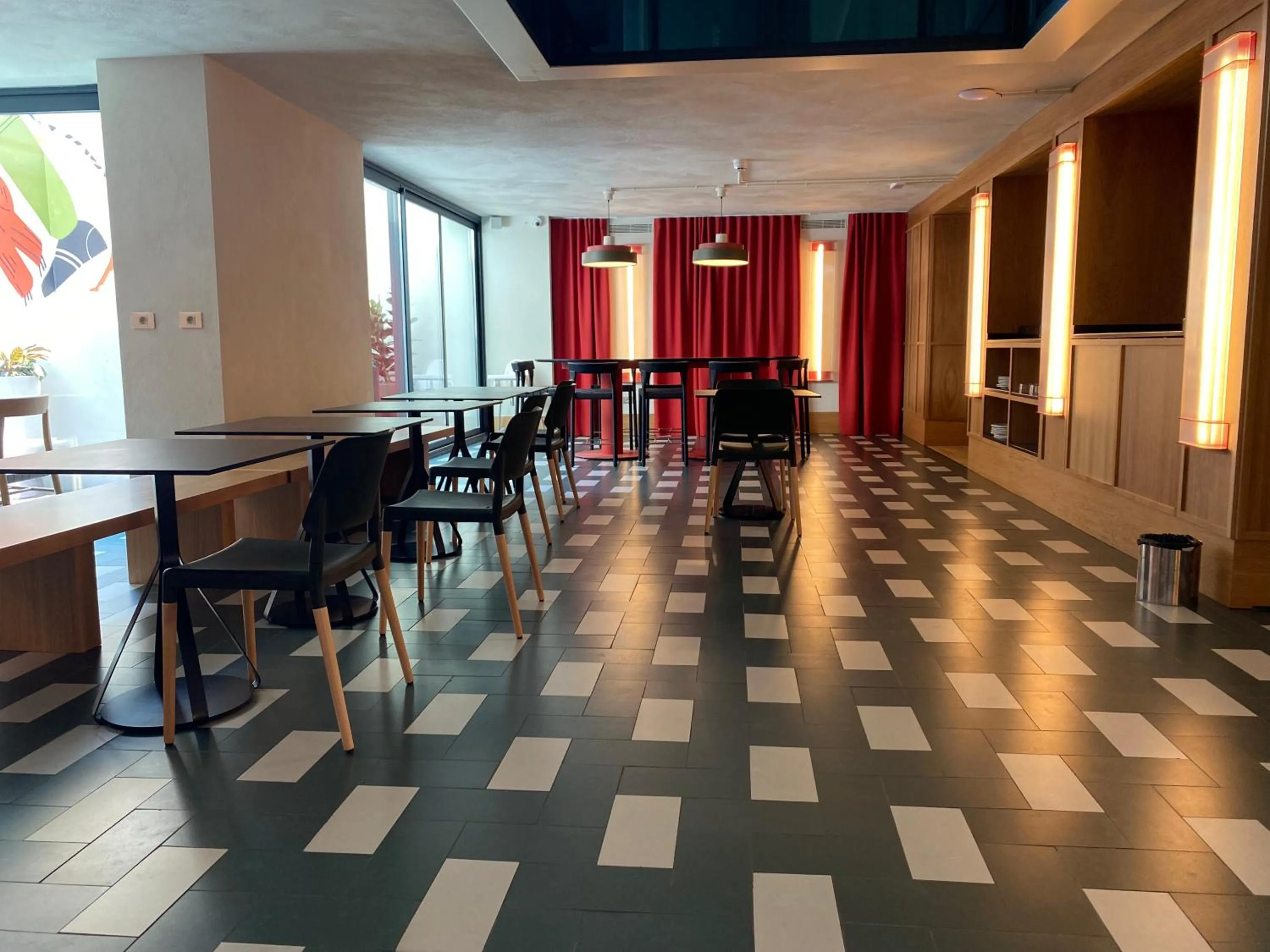 Dining area in Onix Fira