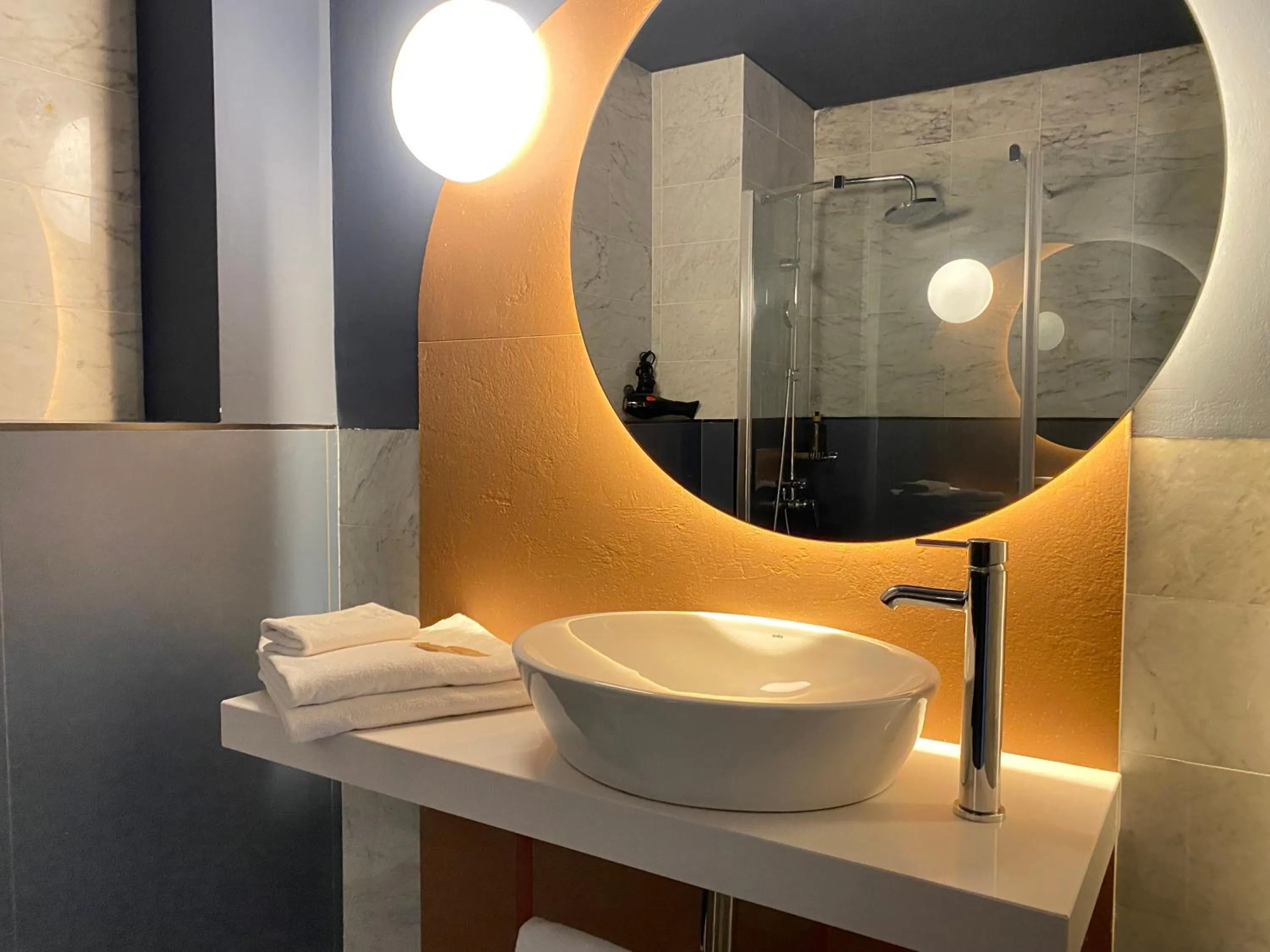 Bathroom in Onix Fira