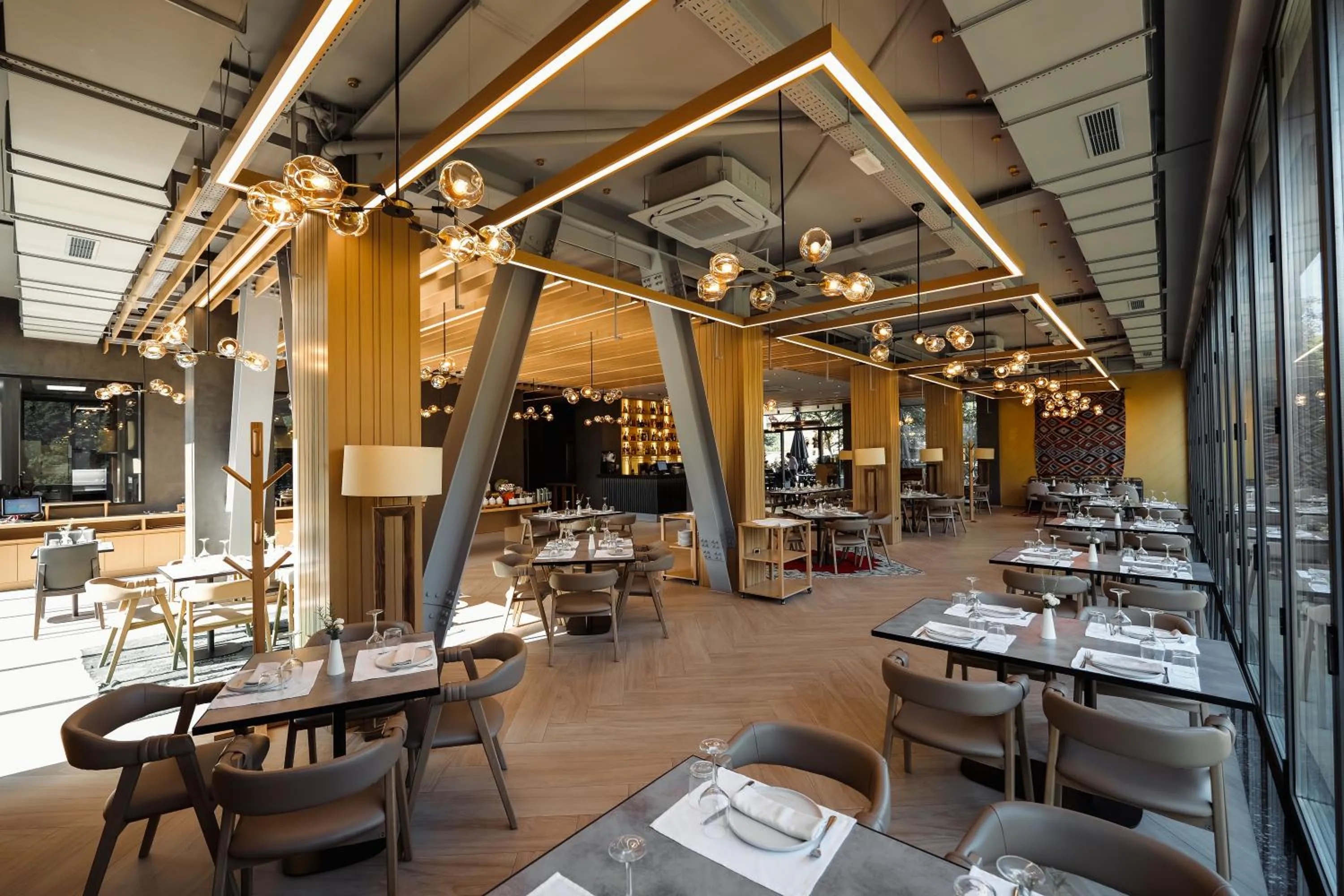 Restaurant/places to eat in Hotel Uji Ftohte Tepelene