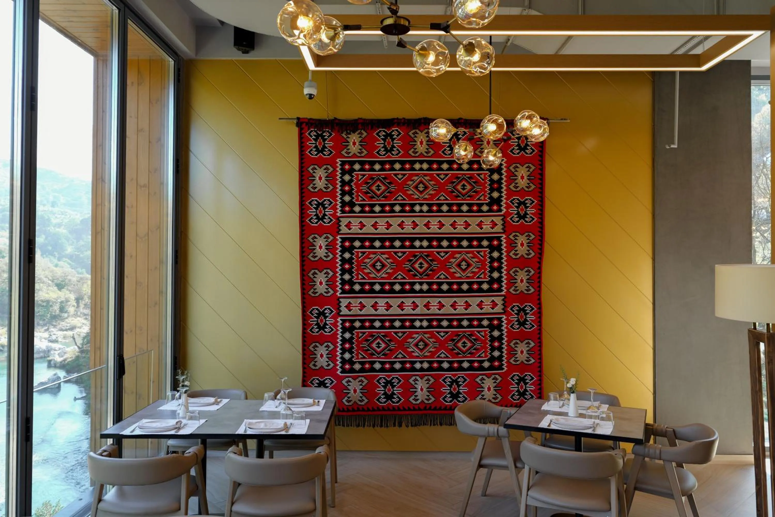 Seating area in Hotel Uji Ftohte Tepelene