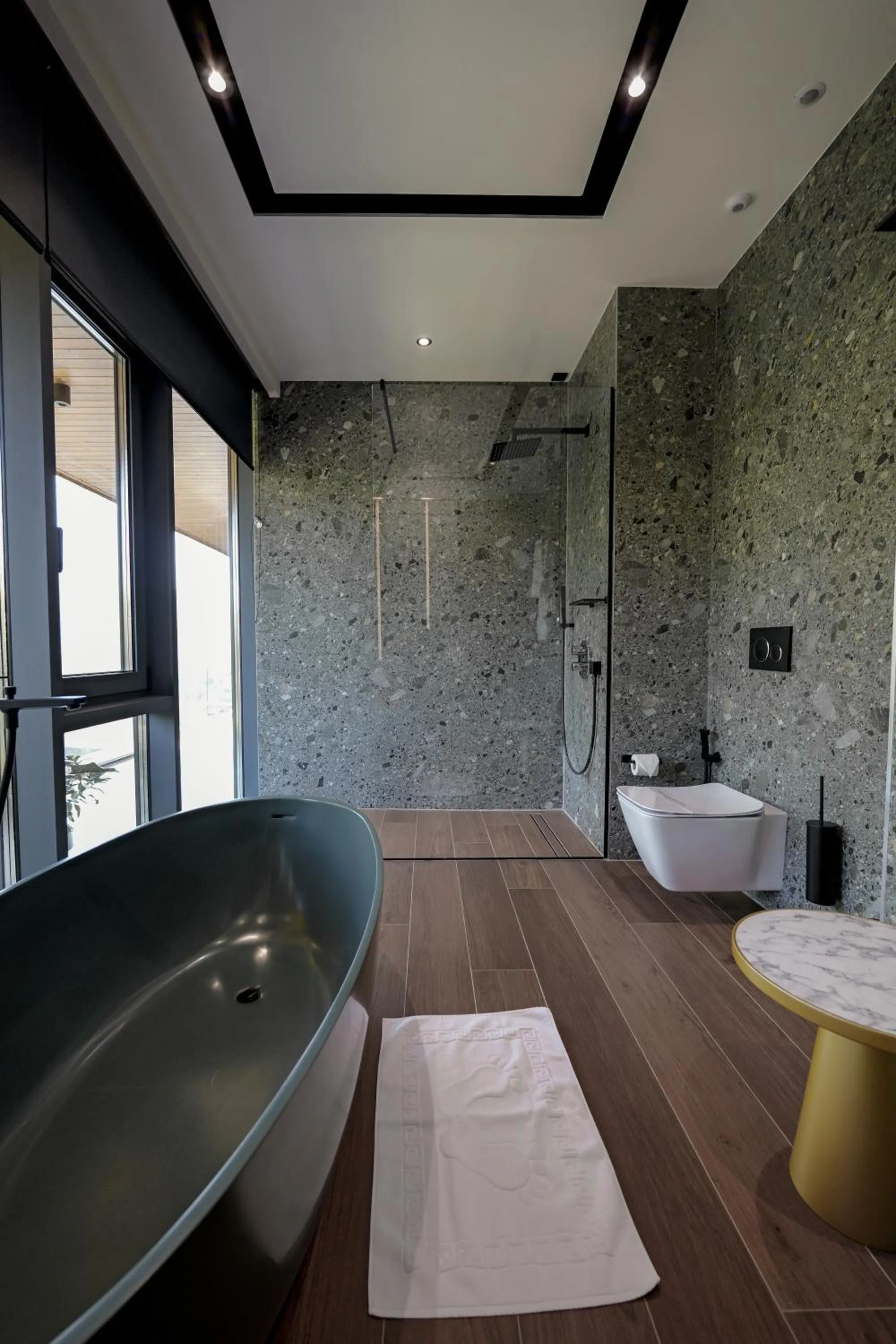 Shower in Hotel Uji Ftohte Tepelene