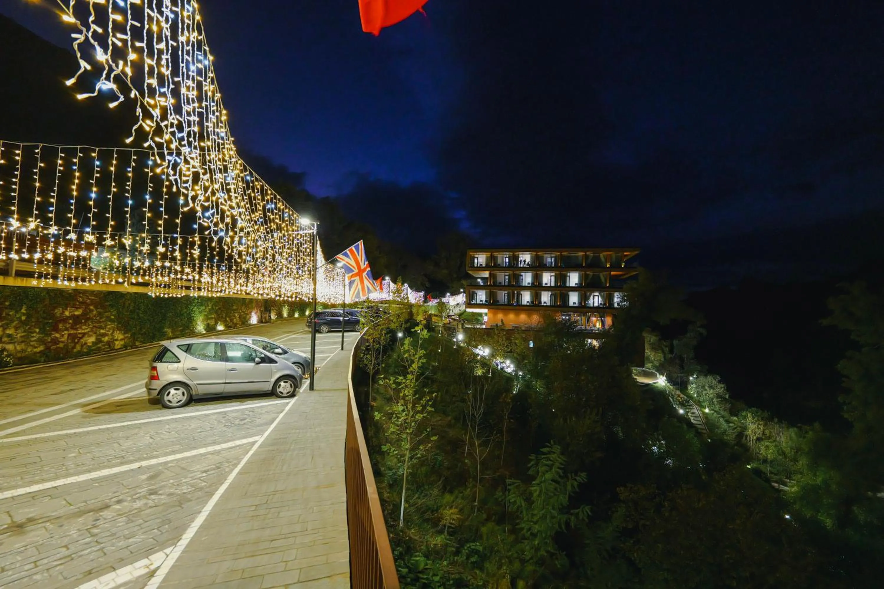 Night in Hotel Uji Ftohte Tepelene