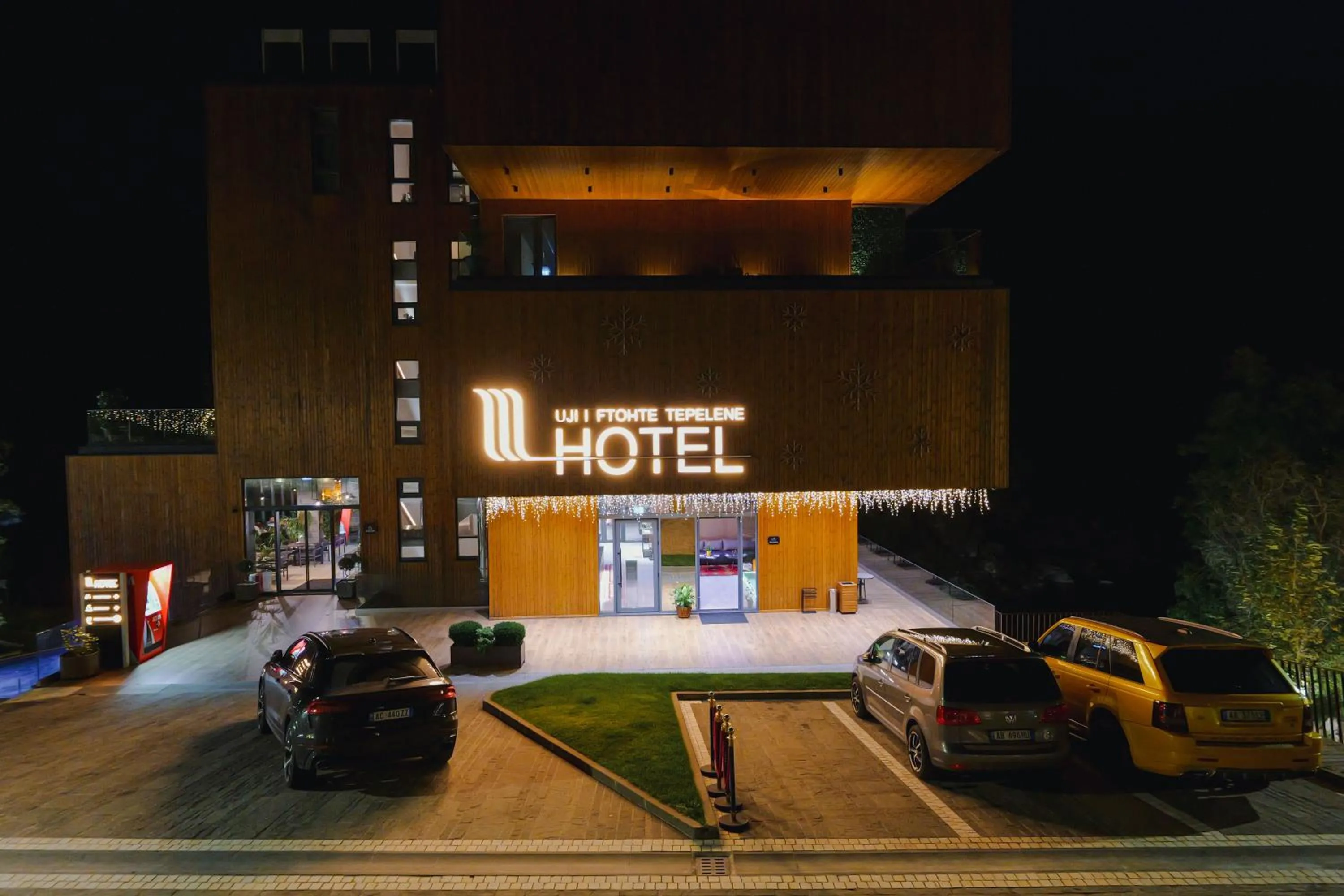 Property building in Hotel Uji Ftohte Tepelene