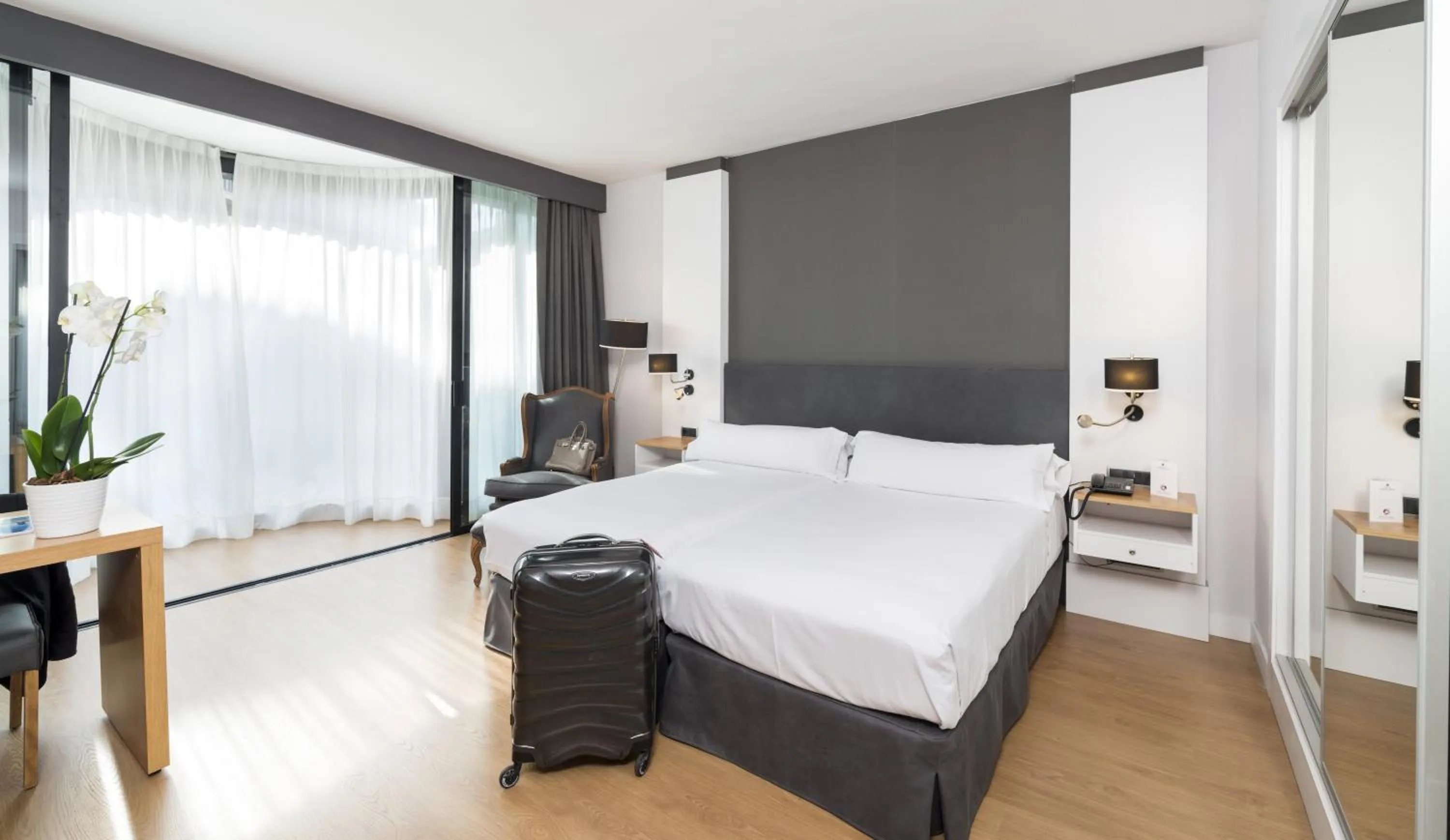 Bedroom, Bed in Guitart Grand Passage