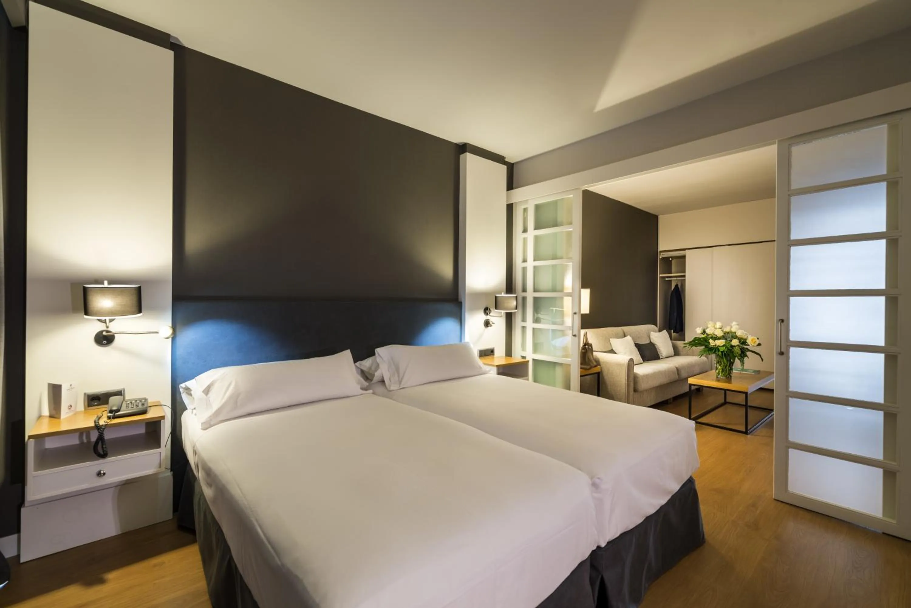 Photo of the whole room, Bed in Guitart Grand Passage