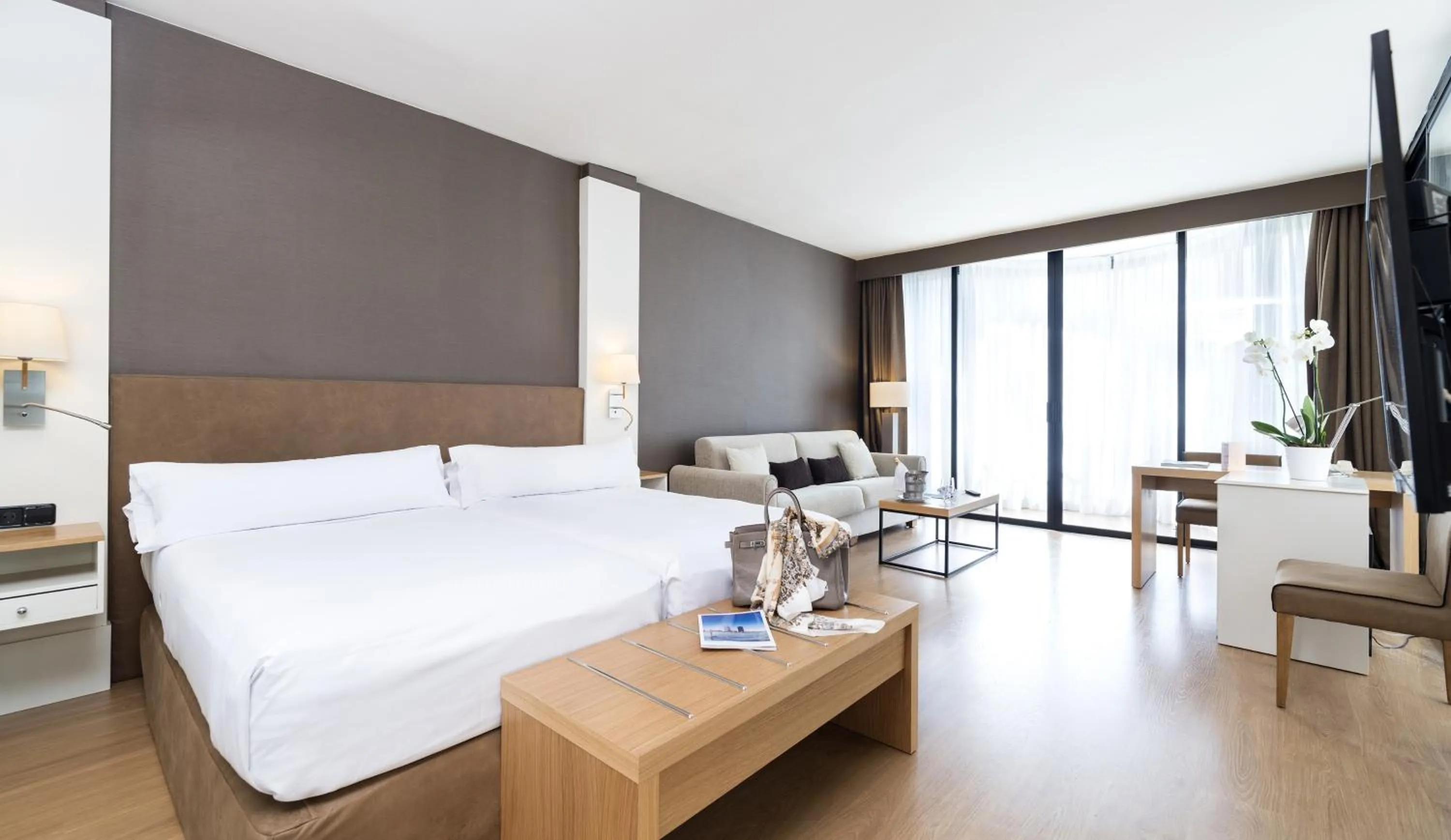 Photo of the whole room, Bed in Guitart Grand Passage