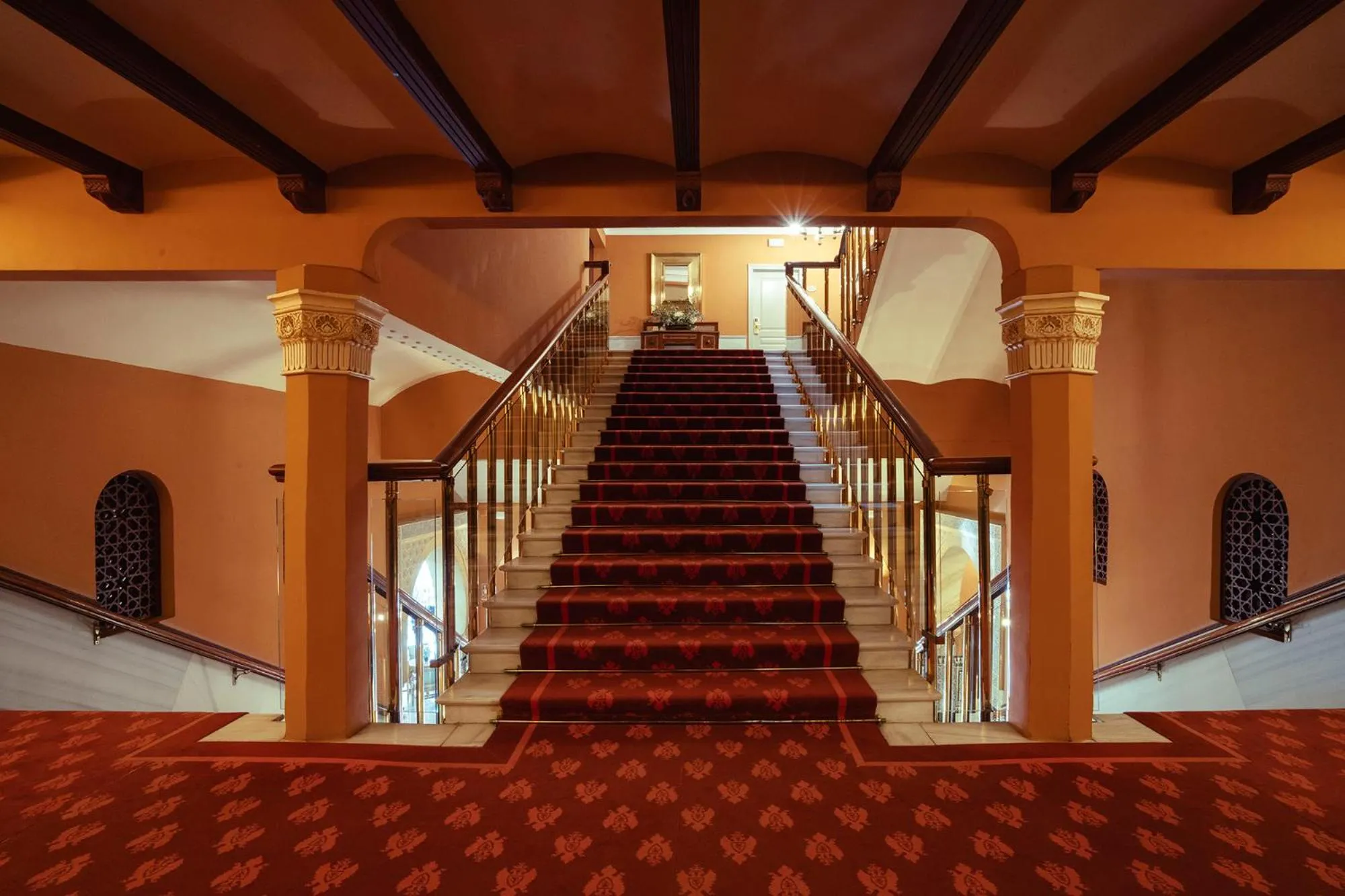 Area and facilities in Alhambra Palace Hotel