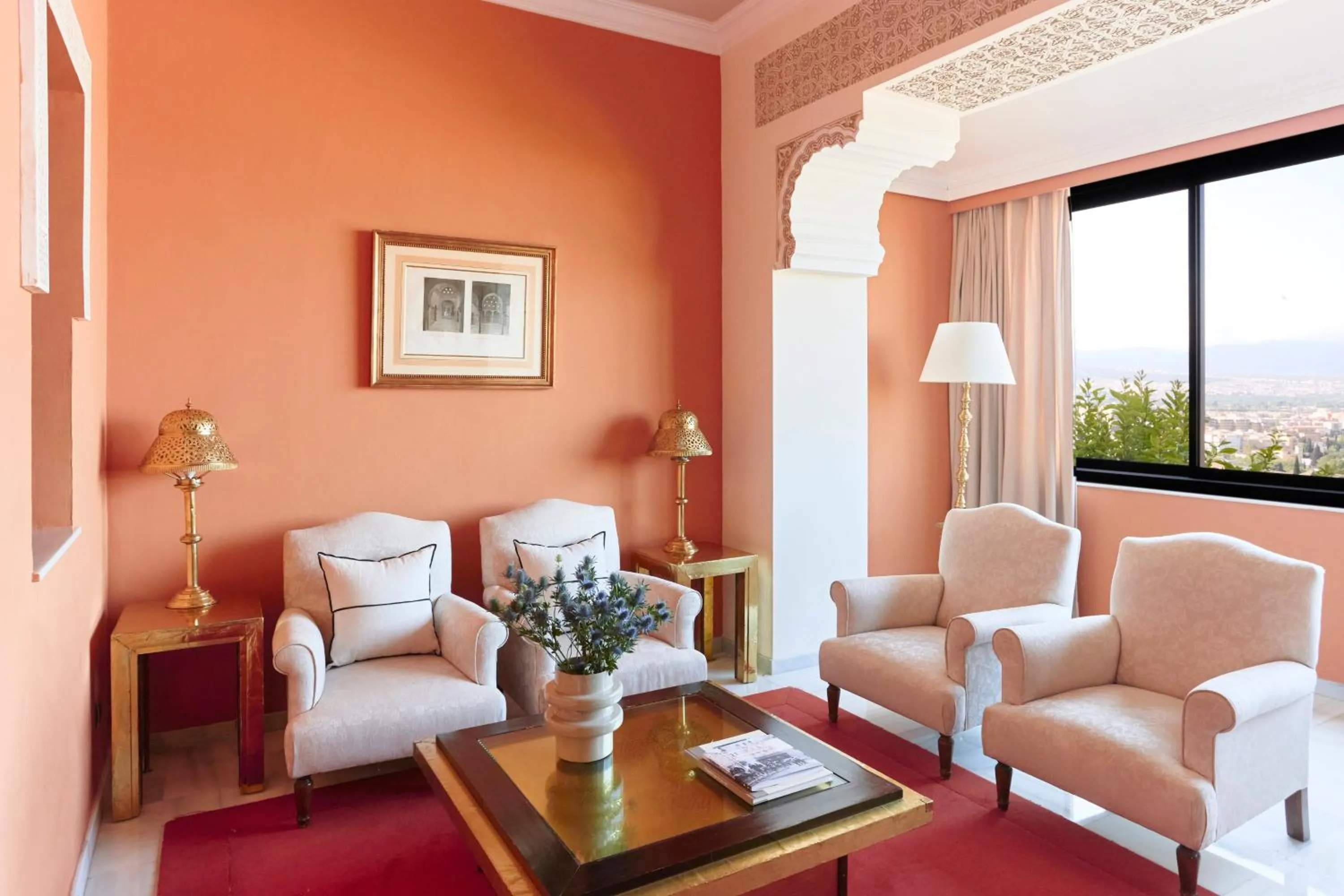 Living room in Alhambra Palace Hotel