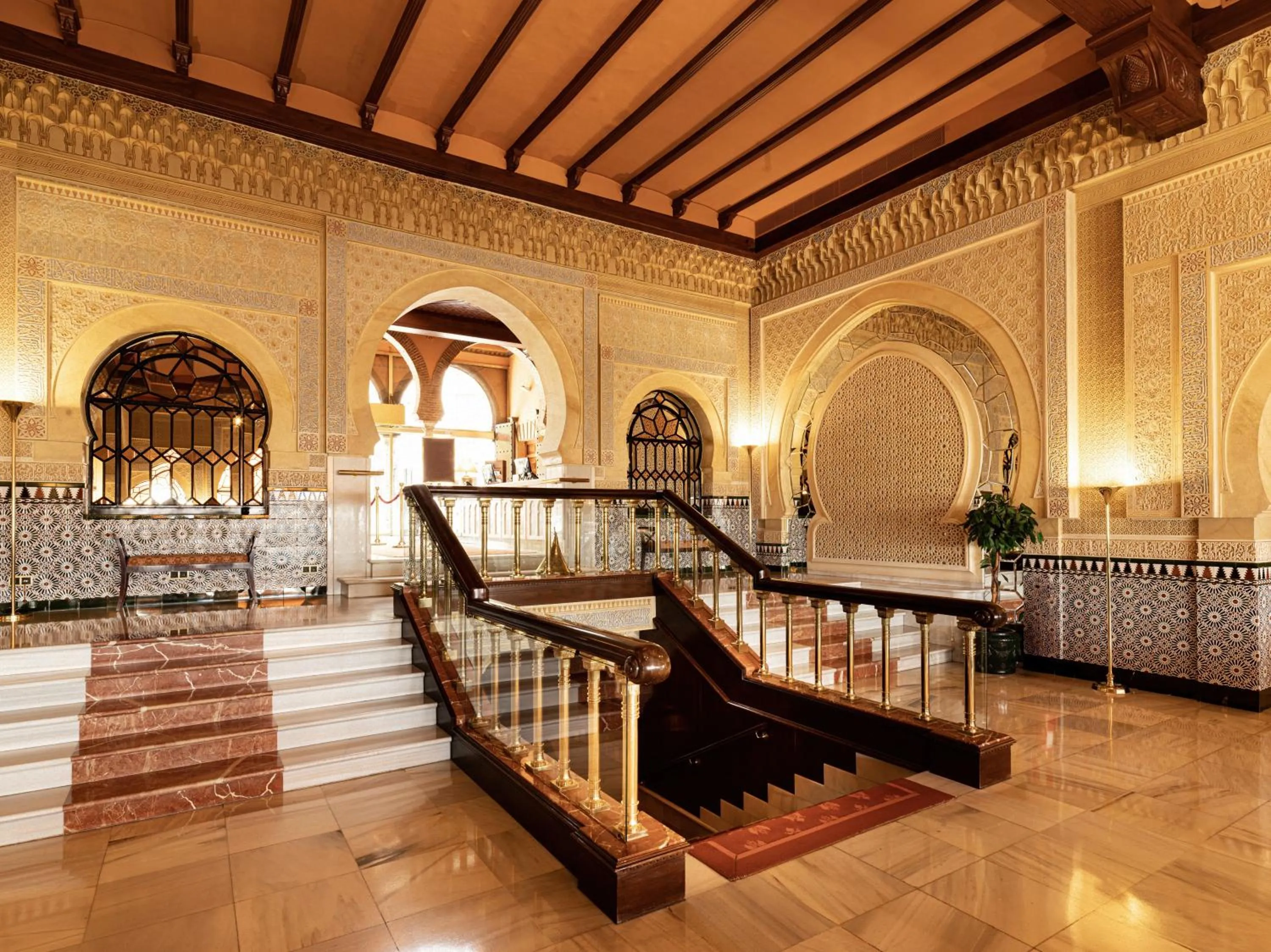 Lounge or bar in Alhambra Palace Hotel