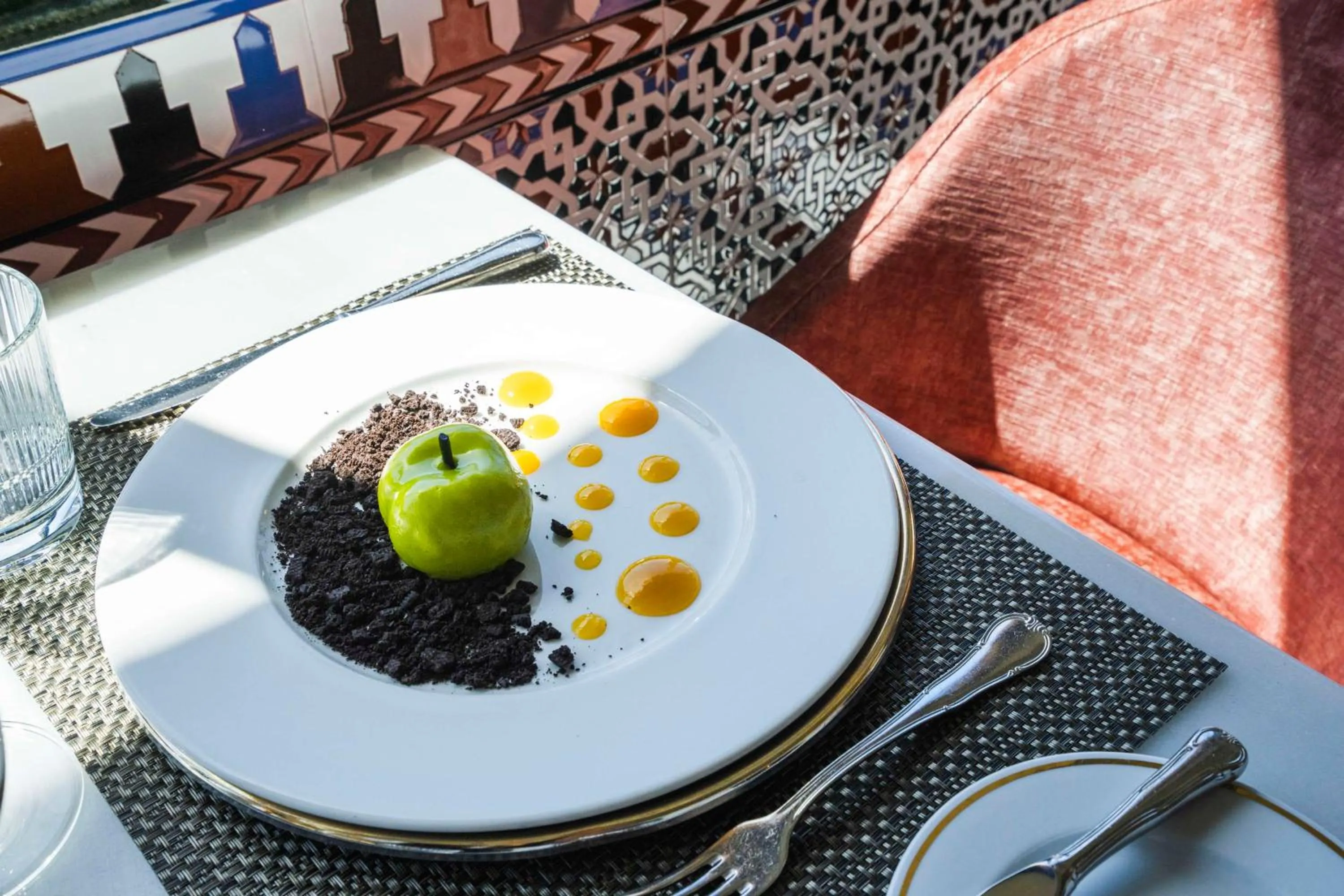 Restaurant/places to eat in Alhambra Palace Hotel