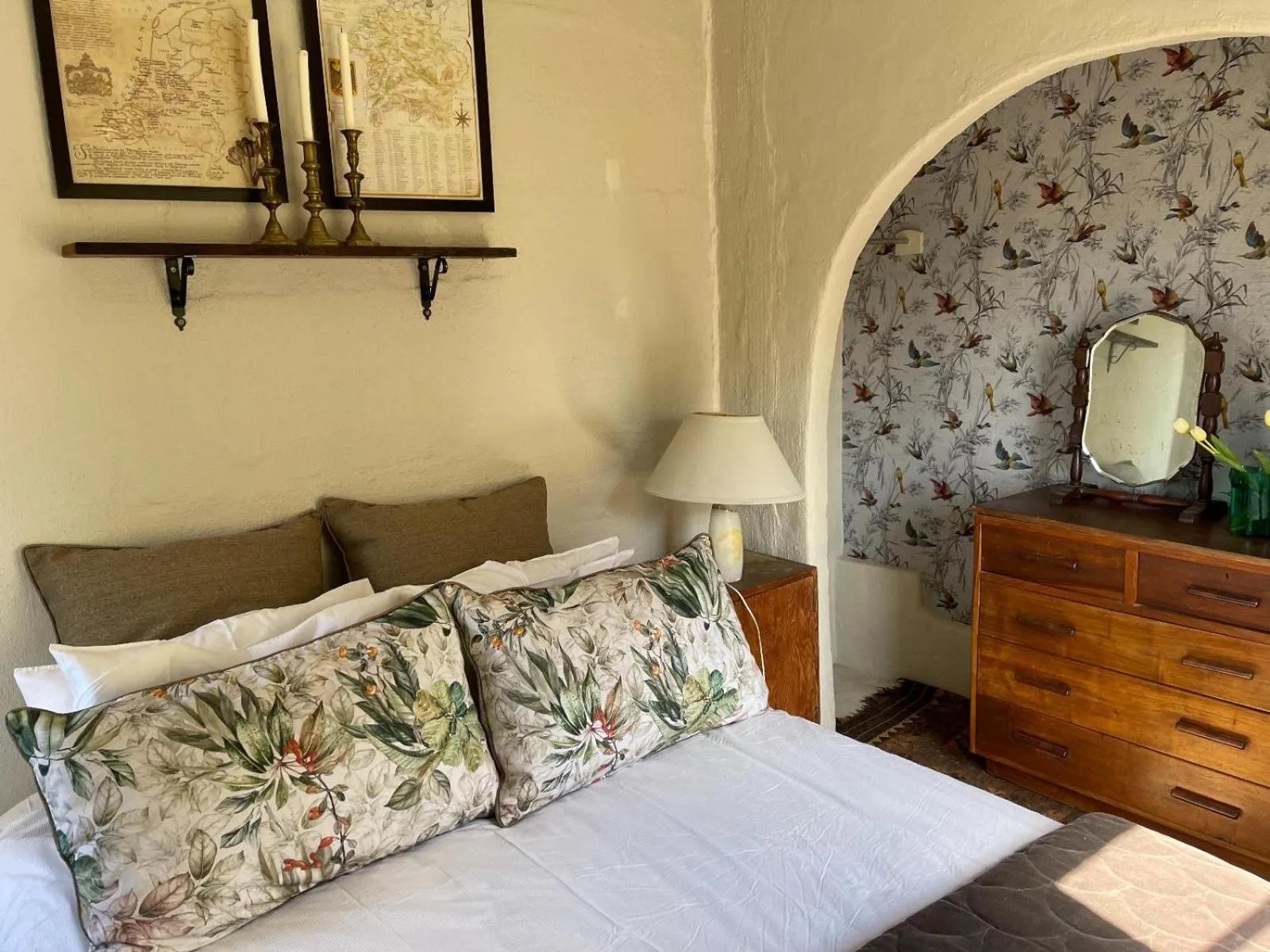 Photo of the whole room, Bed in A Bird Cage Stay & Cottage