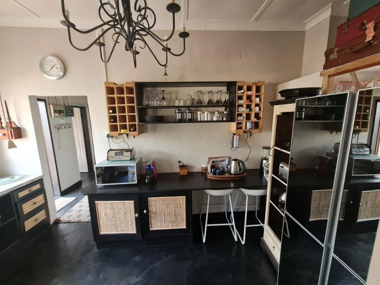 Kitchen or kitchenette in A Bird Cage Stay & Cottage